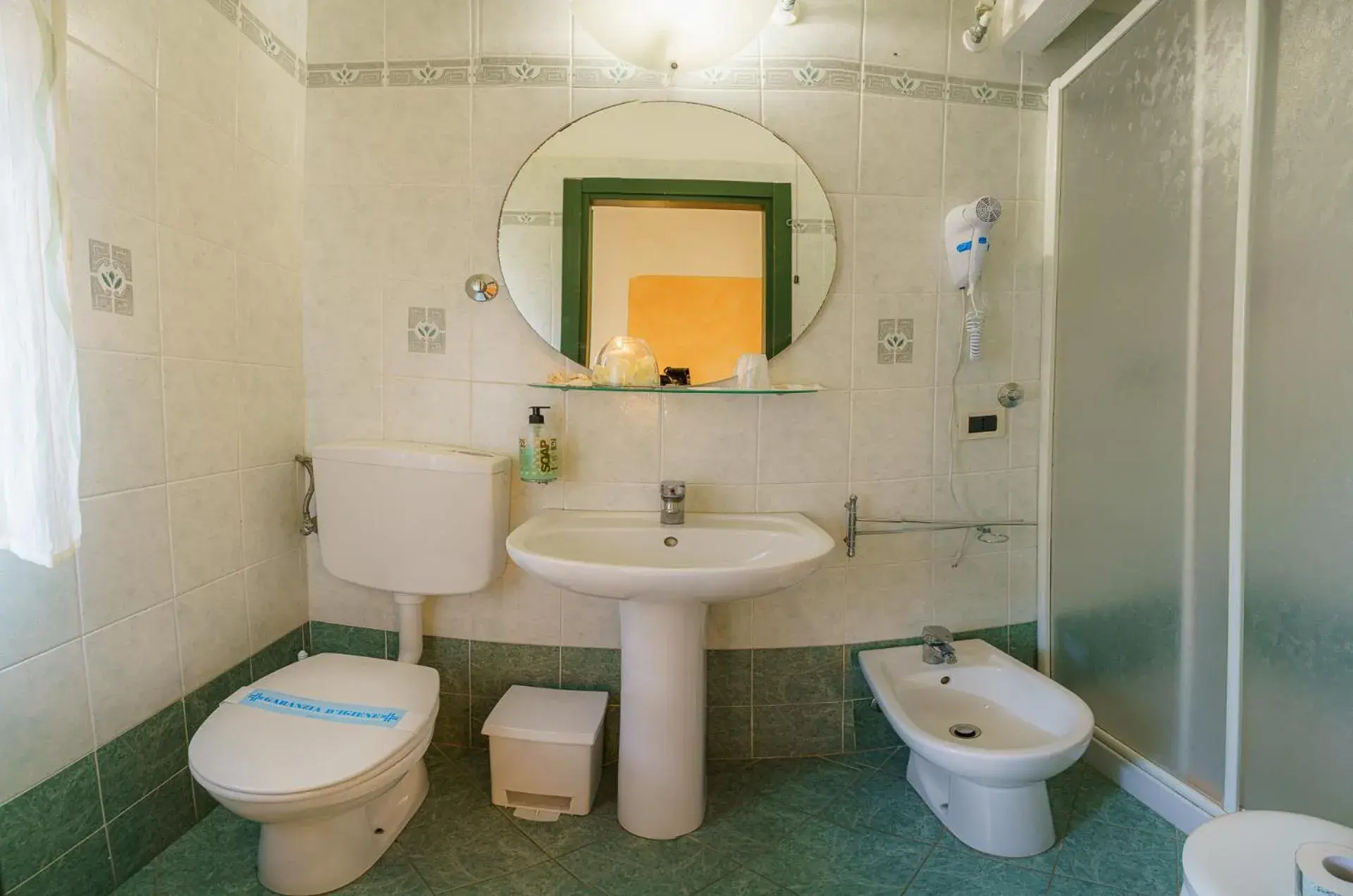 Bathroom in Albergo La Lampara