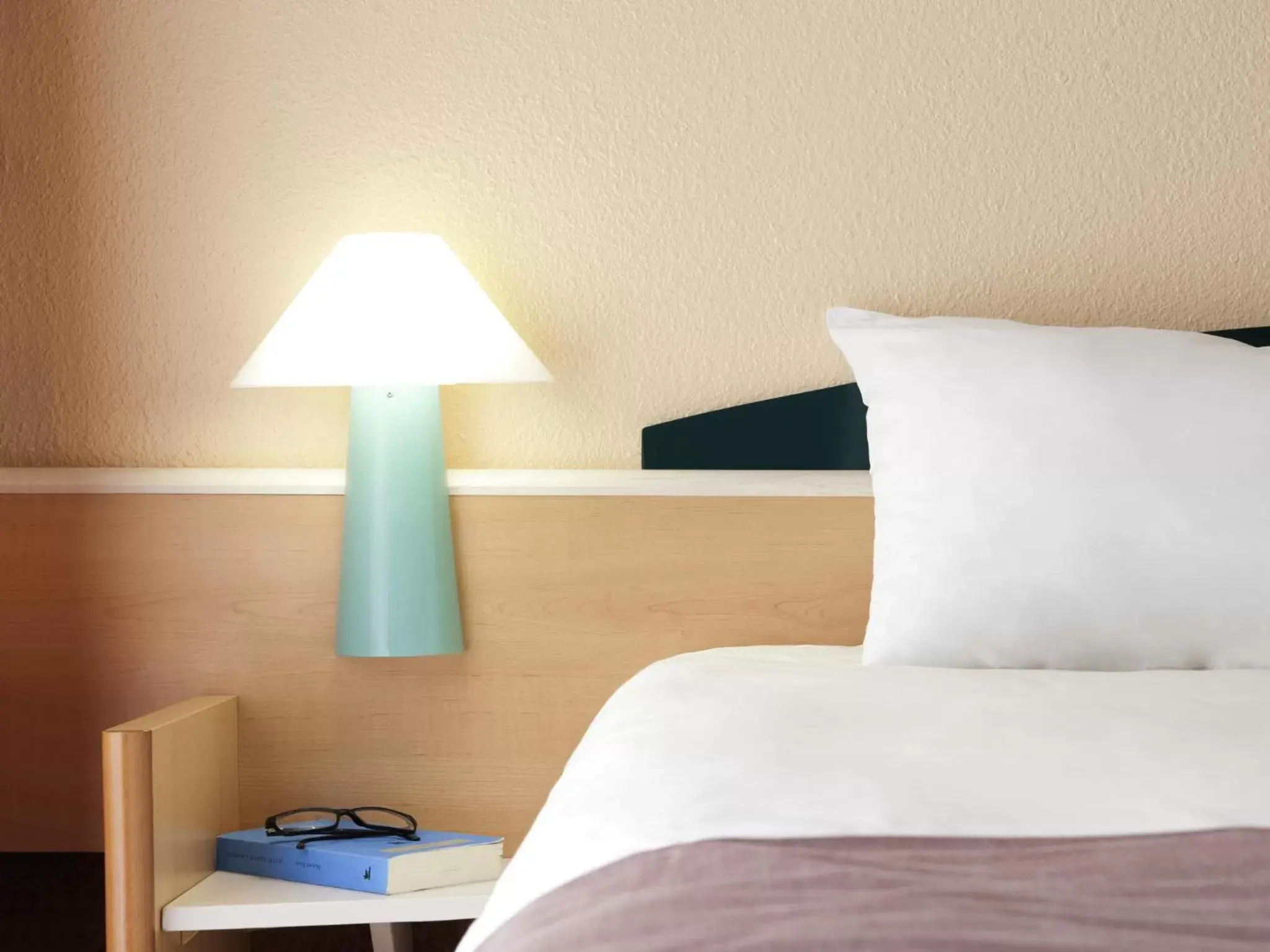 Decorative detail, Bed in Hotel ibis Setubal Decorative detail, Bed in Hotel ibis Setubal