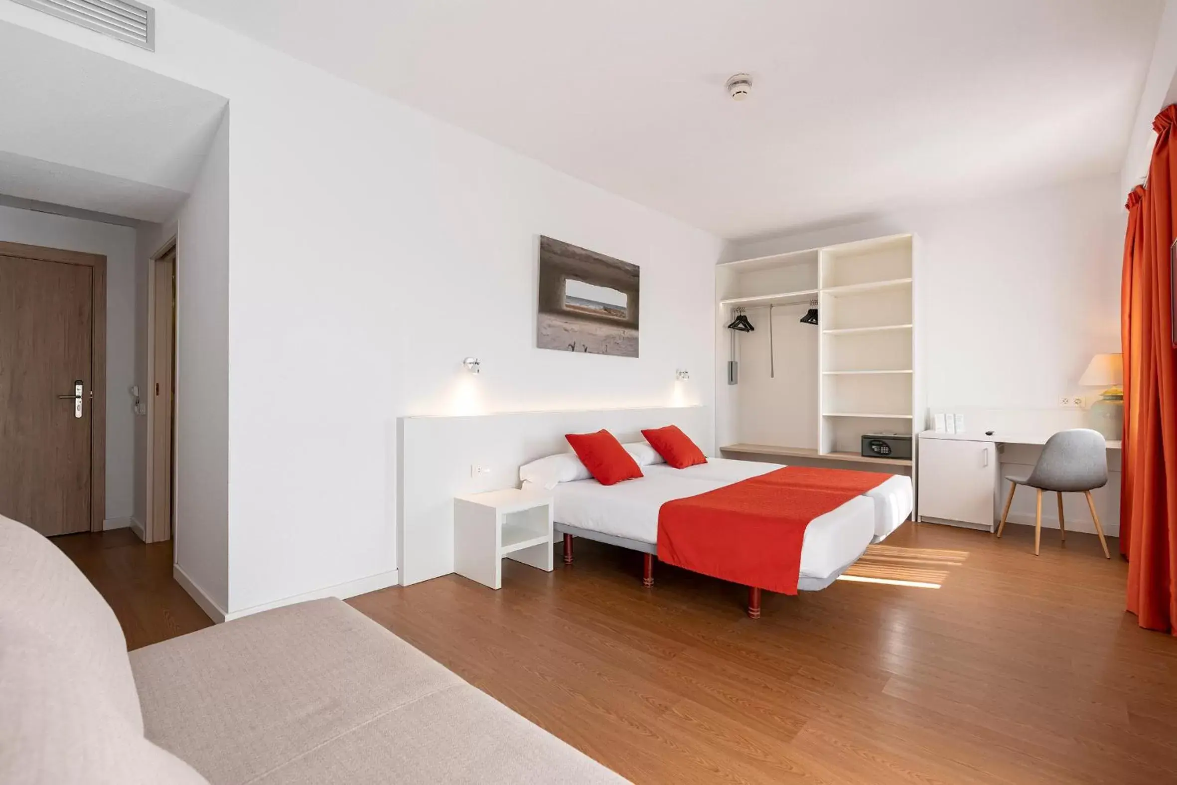 Bed in Intelier Orange Bed in Intelier Orange