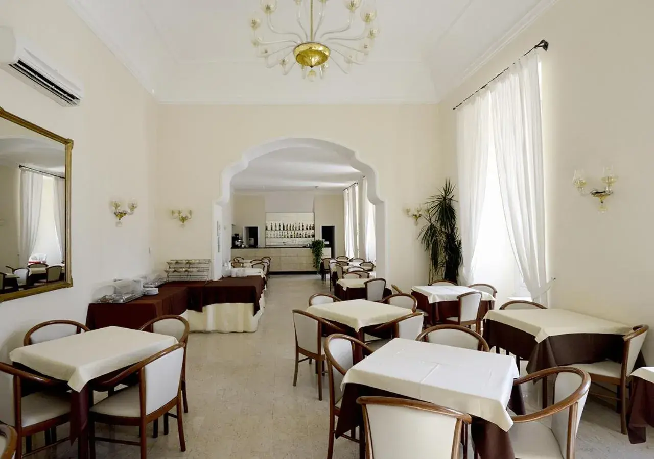 Restaurant/Places to Eat in Hotel Mediterranee