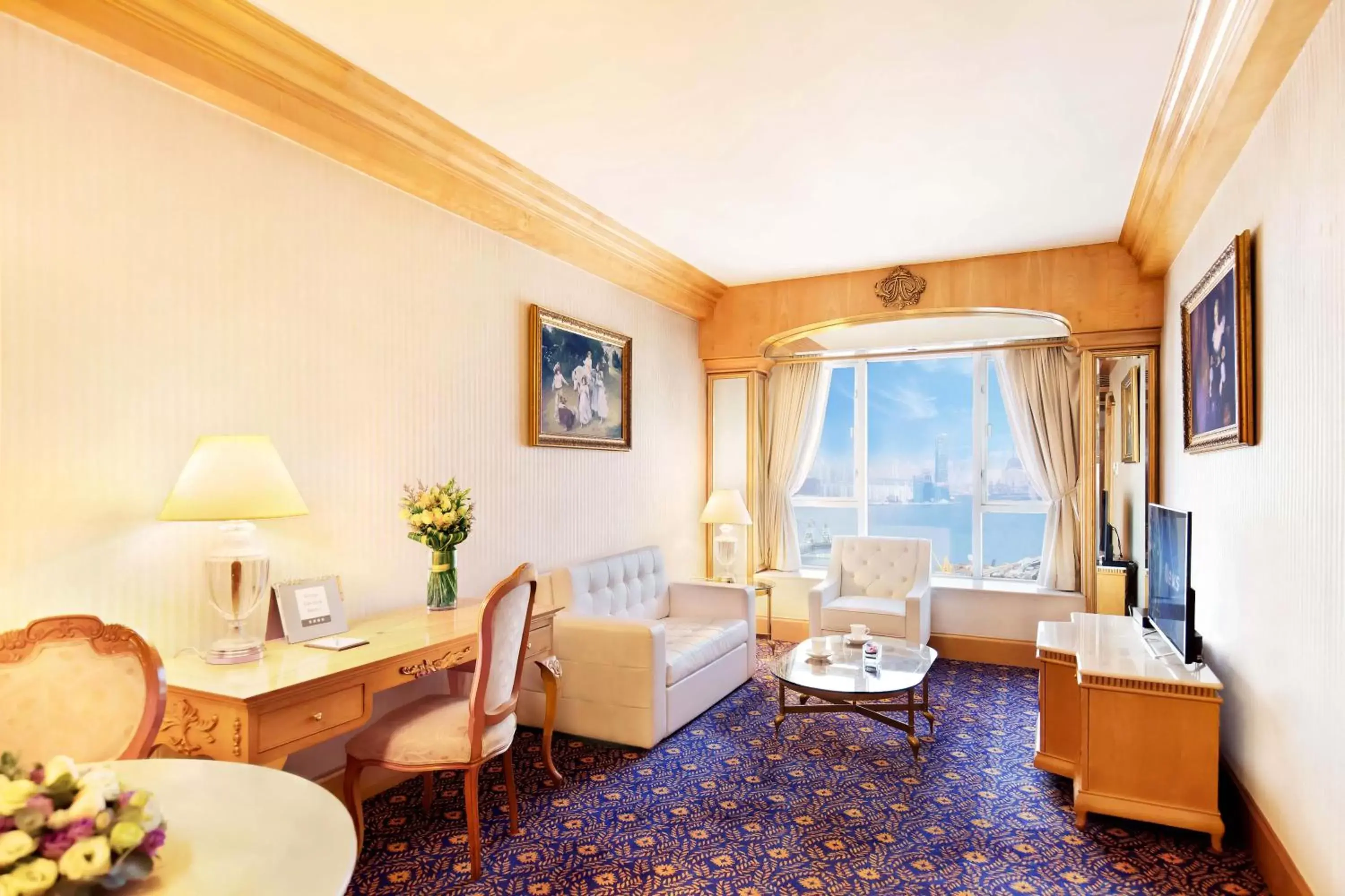Living room, Seating Area in Regal Hongkong Hotel
