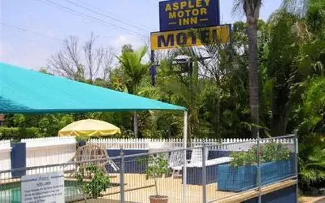 Swimming pool in Aspley Motor Inn