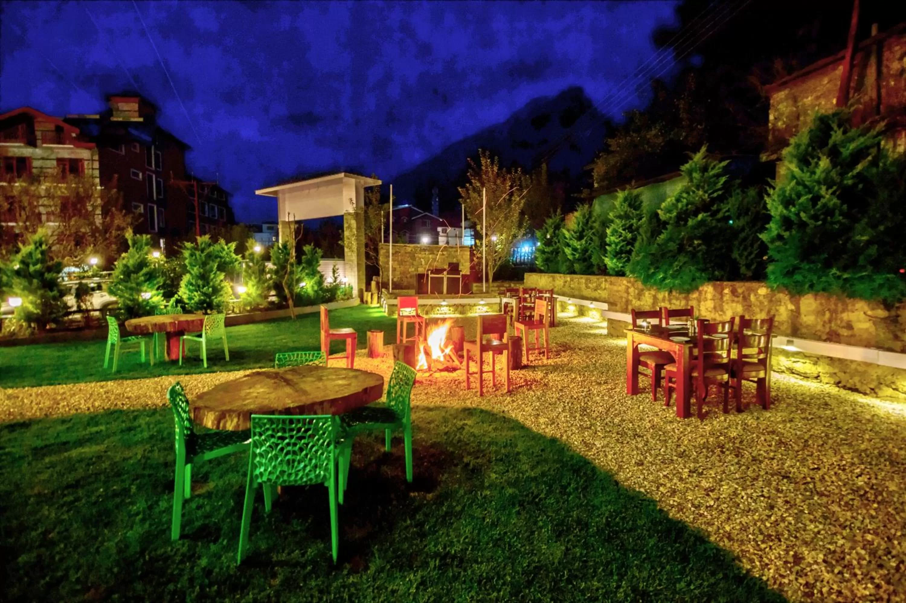 Night in Snow City's Montana Blues Resort Manali - Heated & Air-Cooled Stay