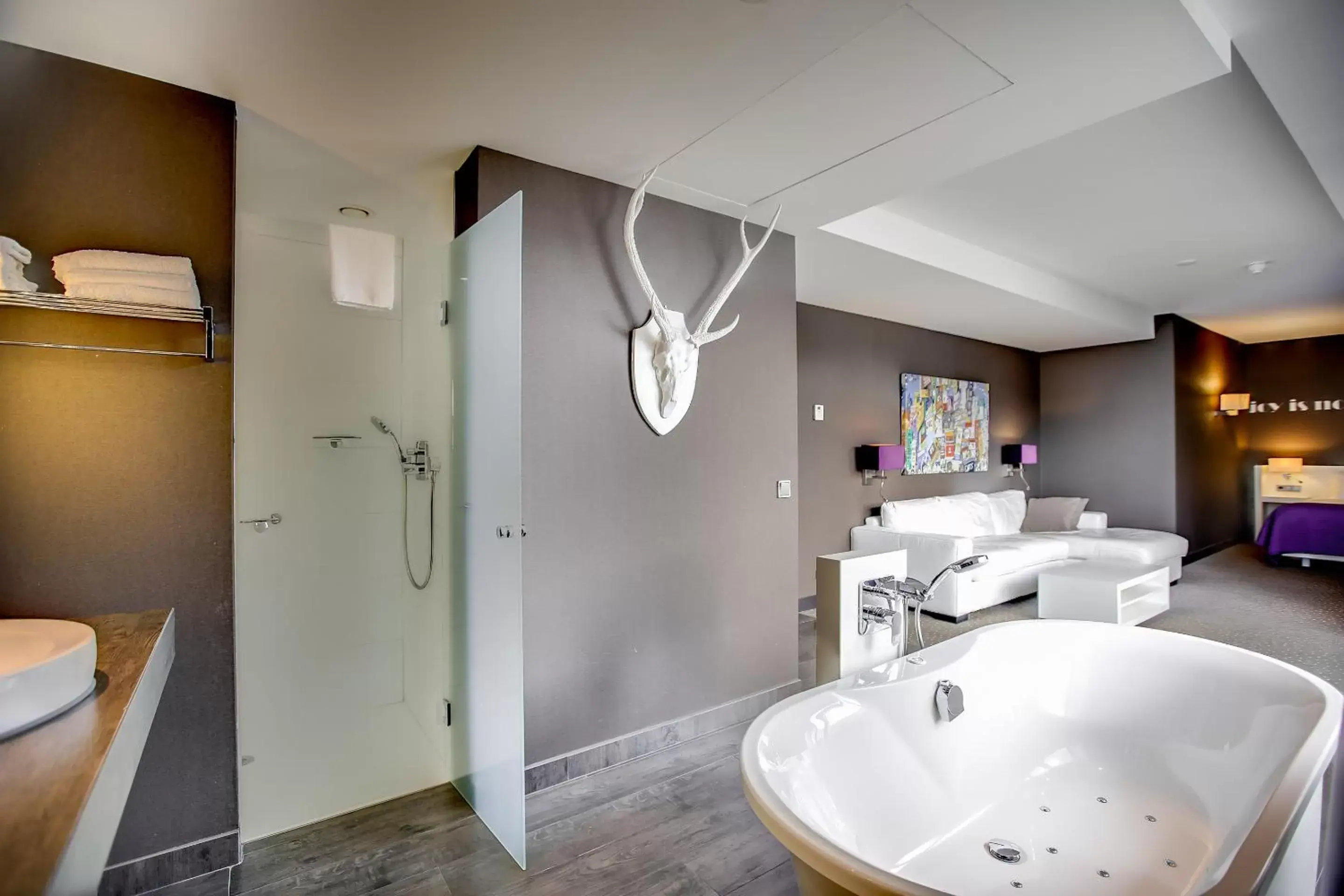 Photo of the whole room, Bathroom in Van der Valk Hotel Apeldoorn - de Cantharel