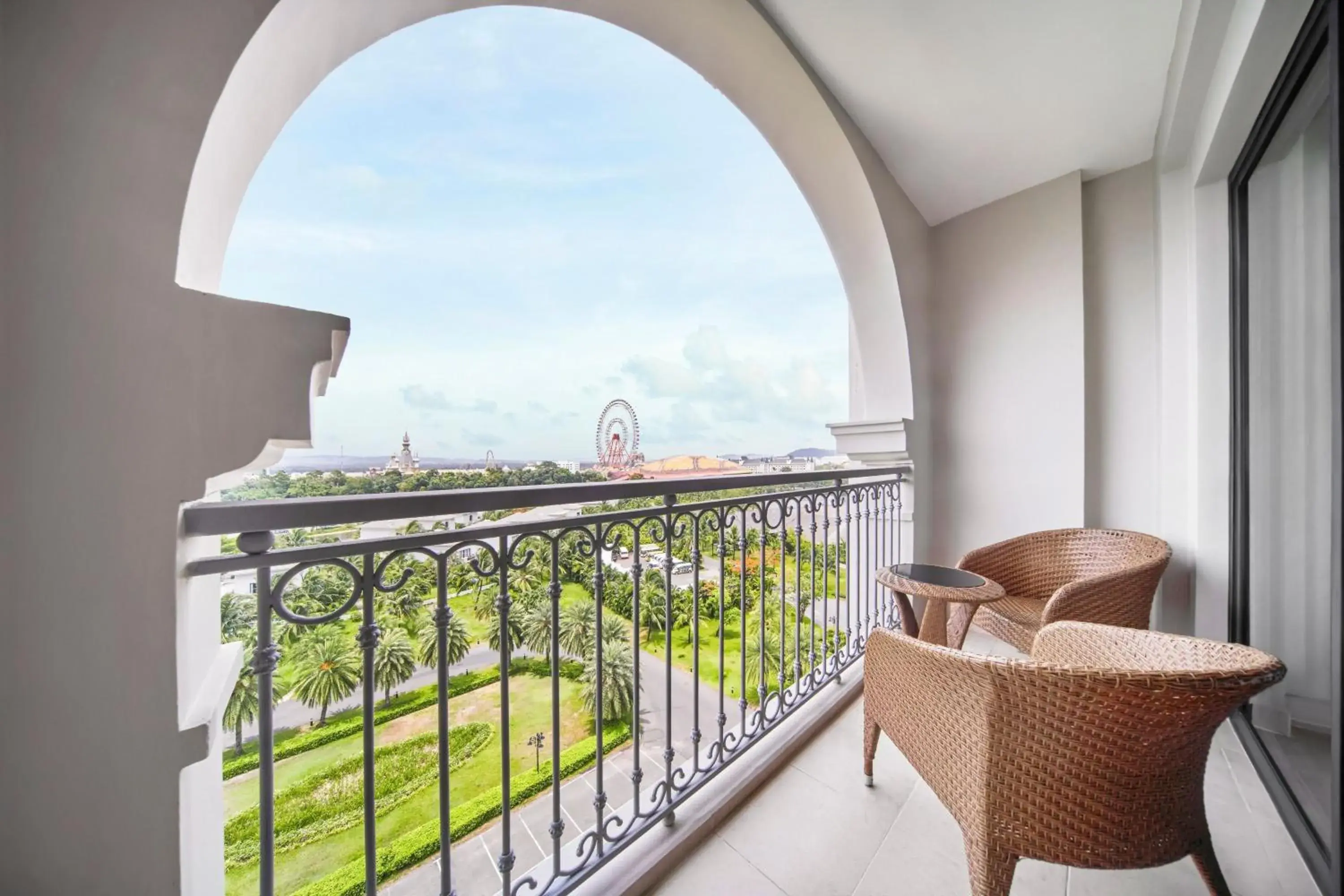 Photo of the whole room, Balcony/Terrace in Sheraton Phu Quoc Long Beach Resort