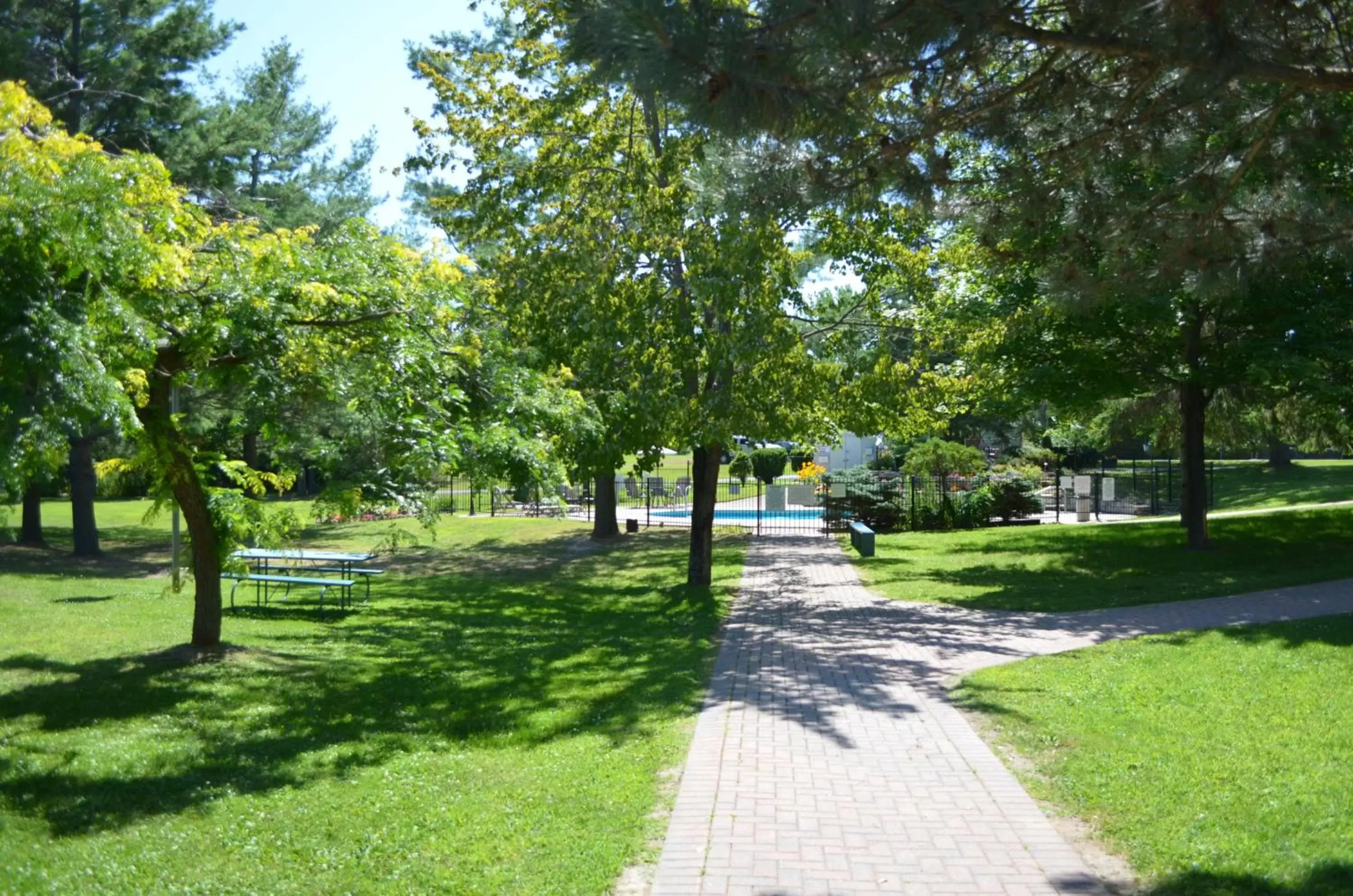 Area and facilities, Garden in Super 8 by Wyndham Gananoque - Country Squire Resort