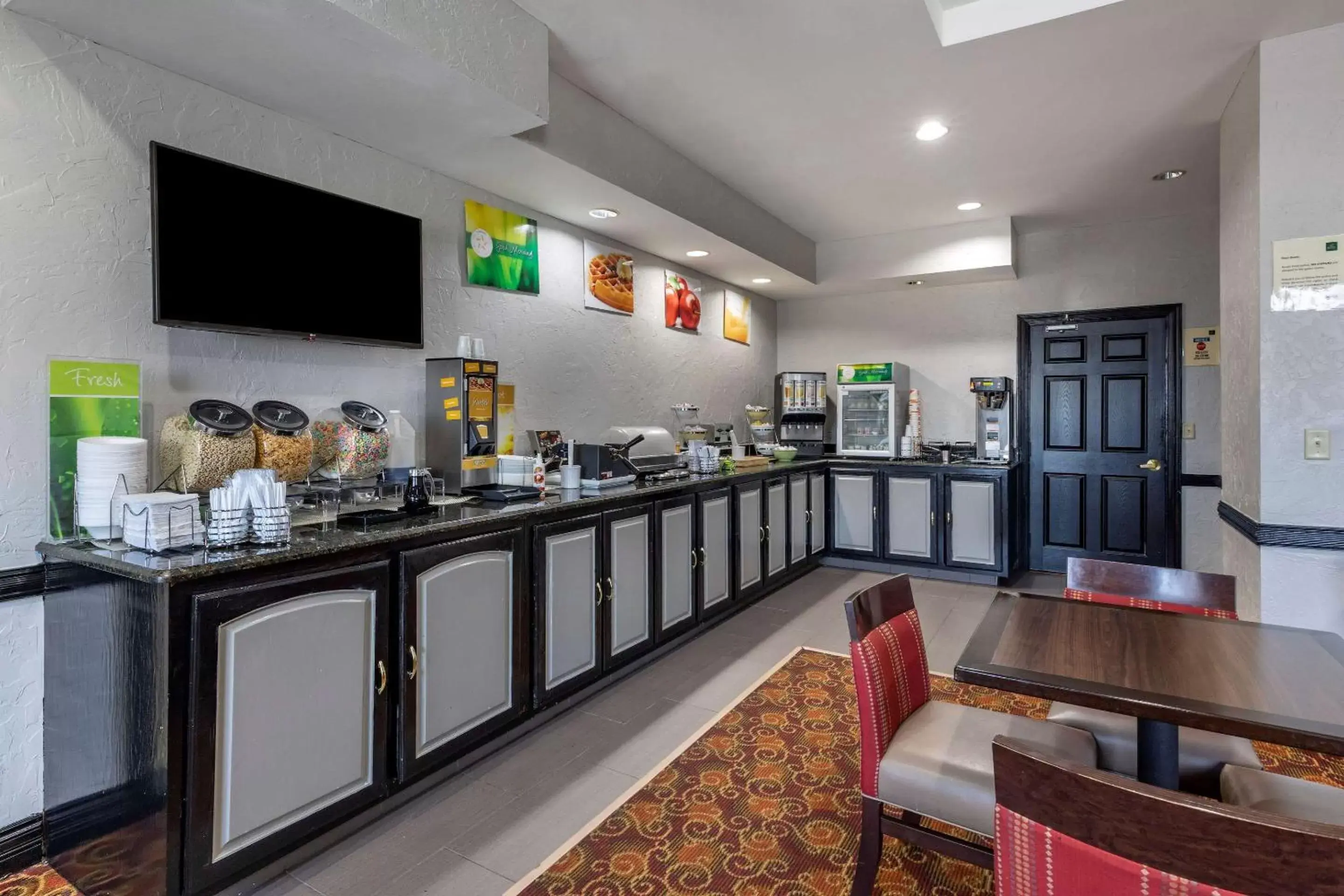 Breakfast, Restaurant/Places to Eat in Quality Inn & Suites I-35 E/Walnut Hill