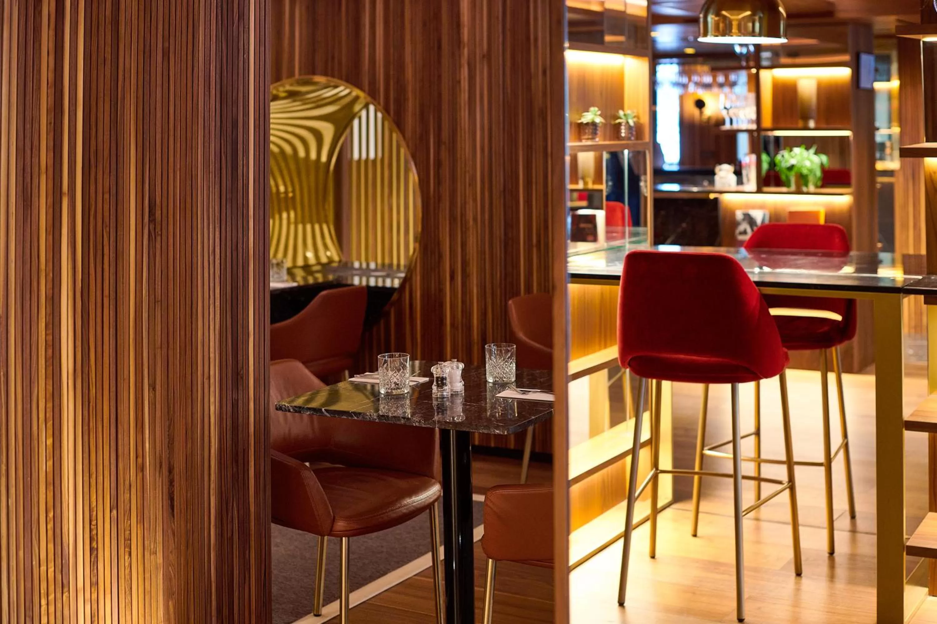 Restaurant/places to eat in Melia White House Hotel