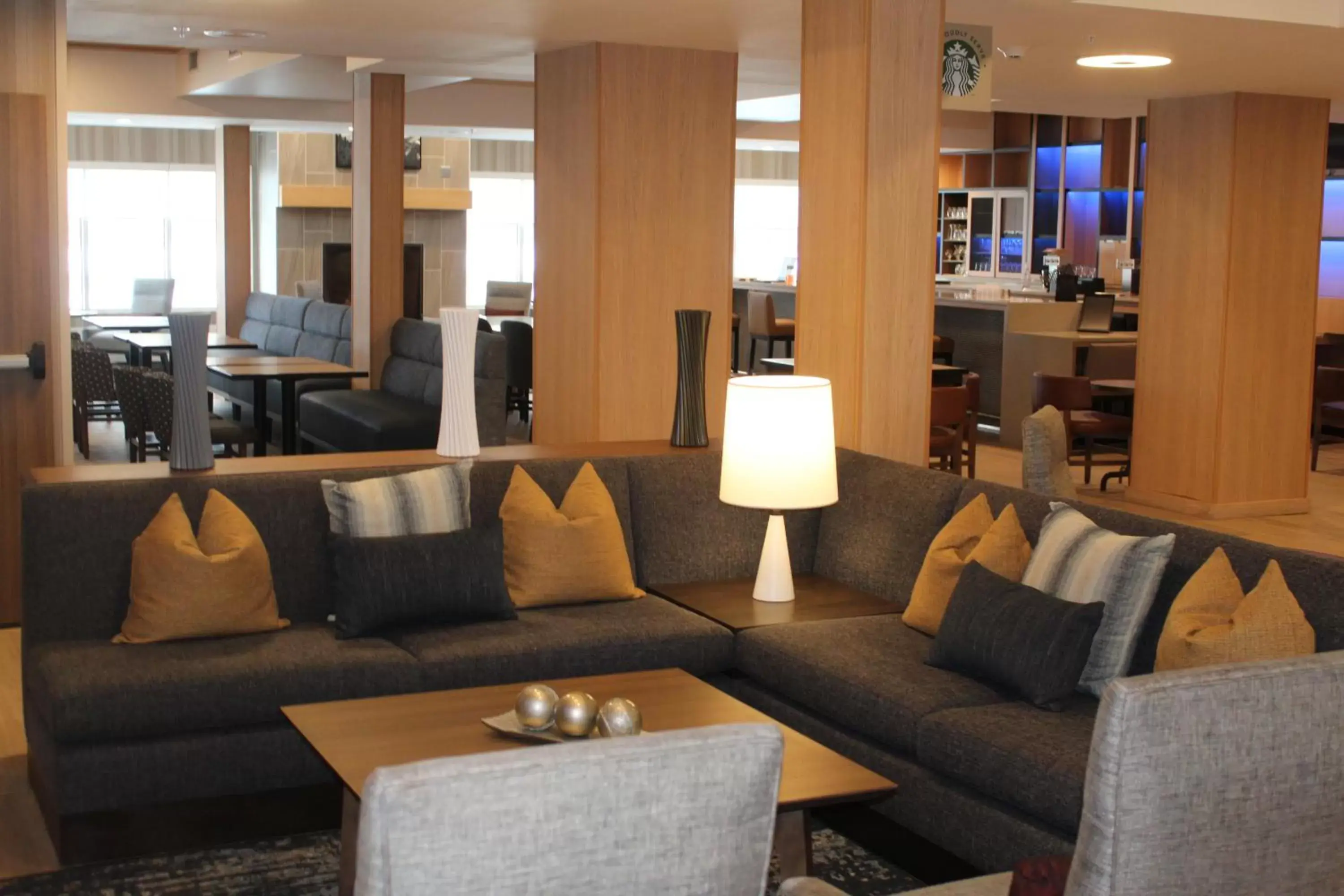 Restaurant/places to eat, Lounge/Bar in Hyatt Place Fairbanks