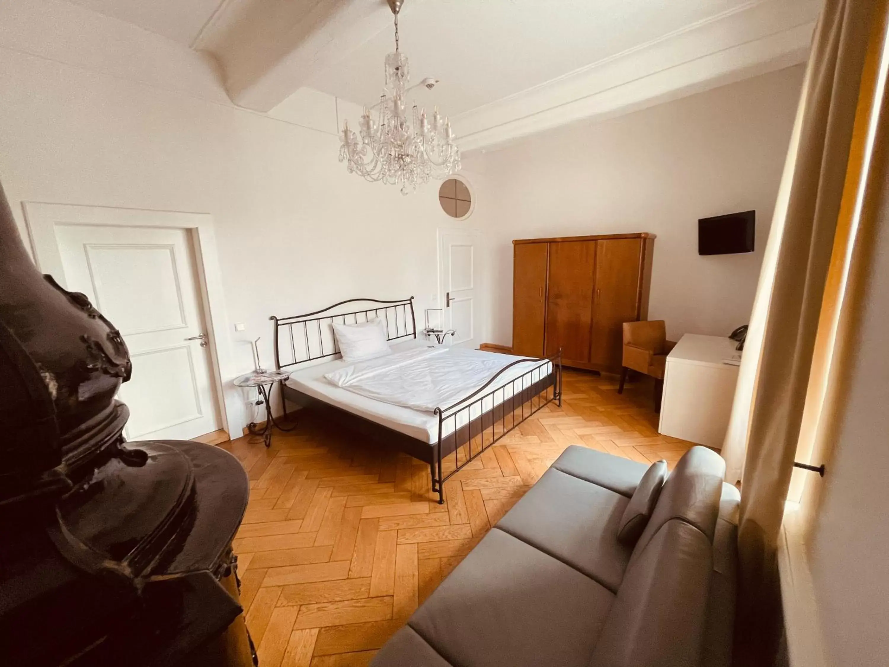 Bedroom, Seating Area in Schlossparkhotel Mariakirchen