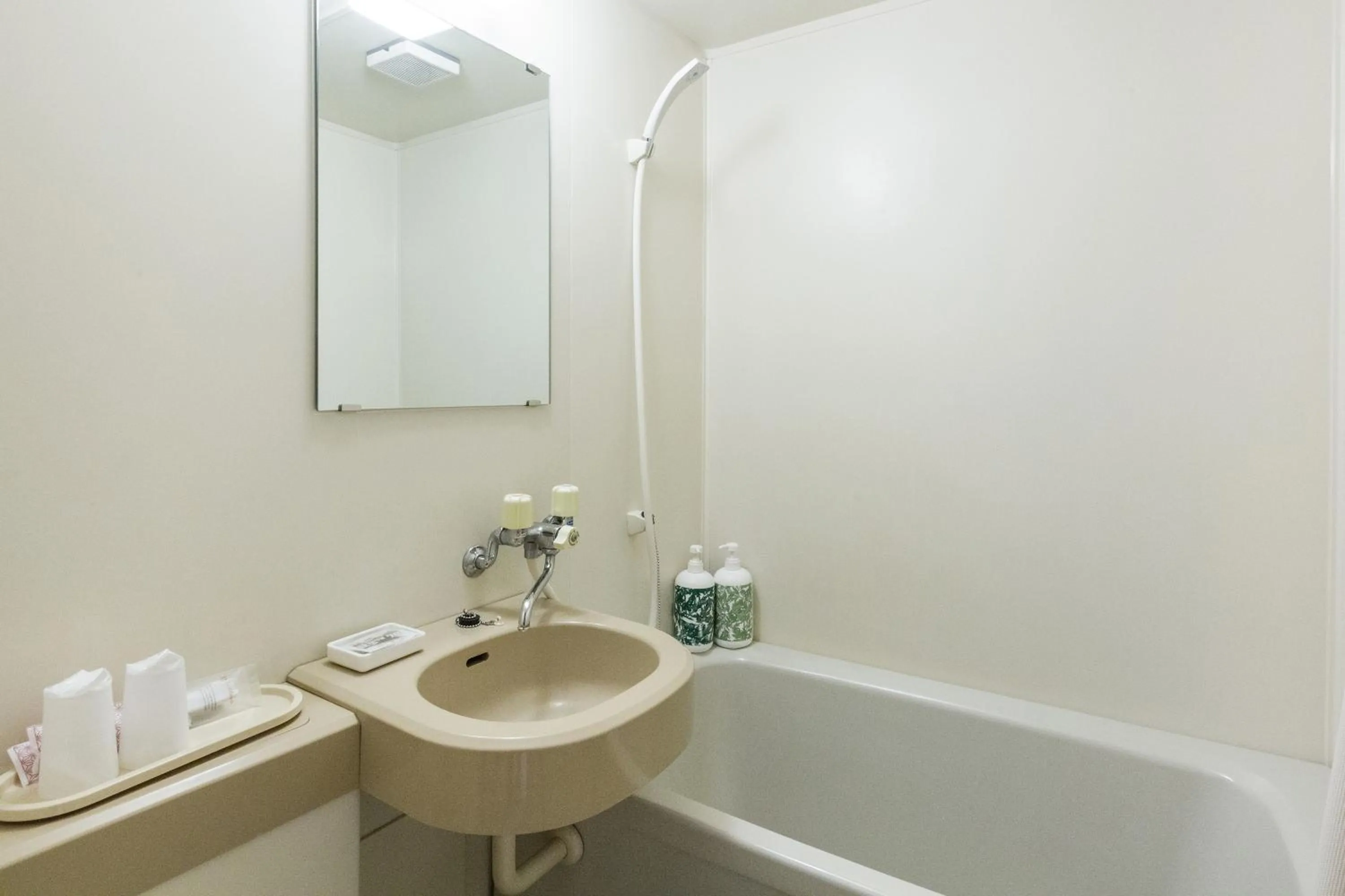 Shower in Kyoto Nanzenji Ryokan Yachiyo Established in 1915