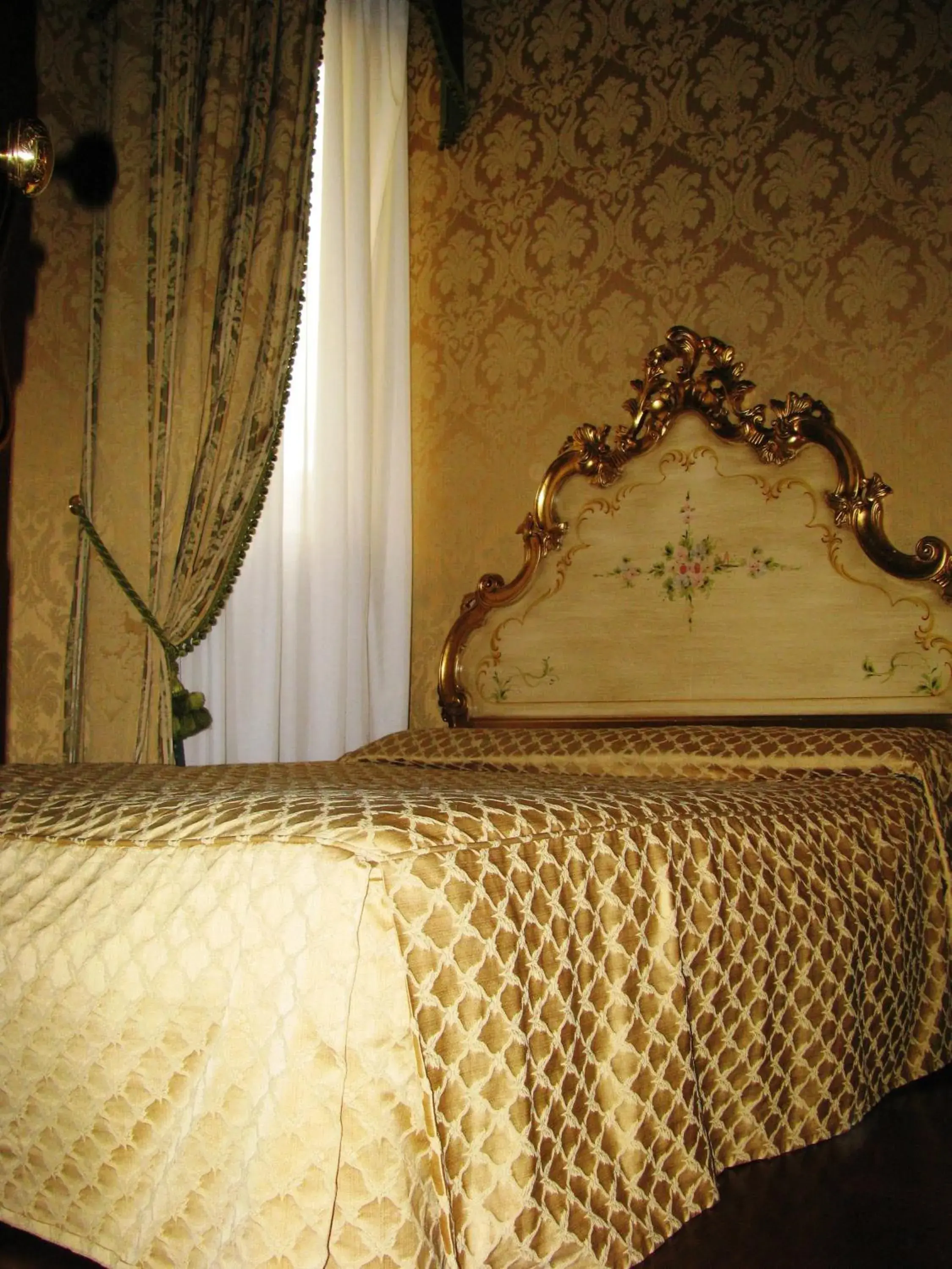 Bed in Hotel Belle Epoque