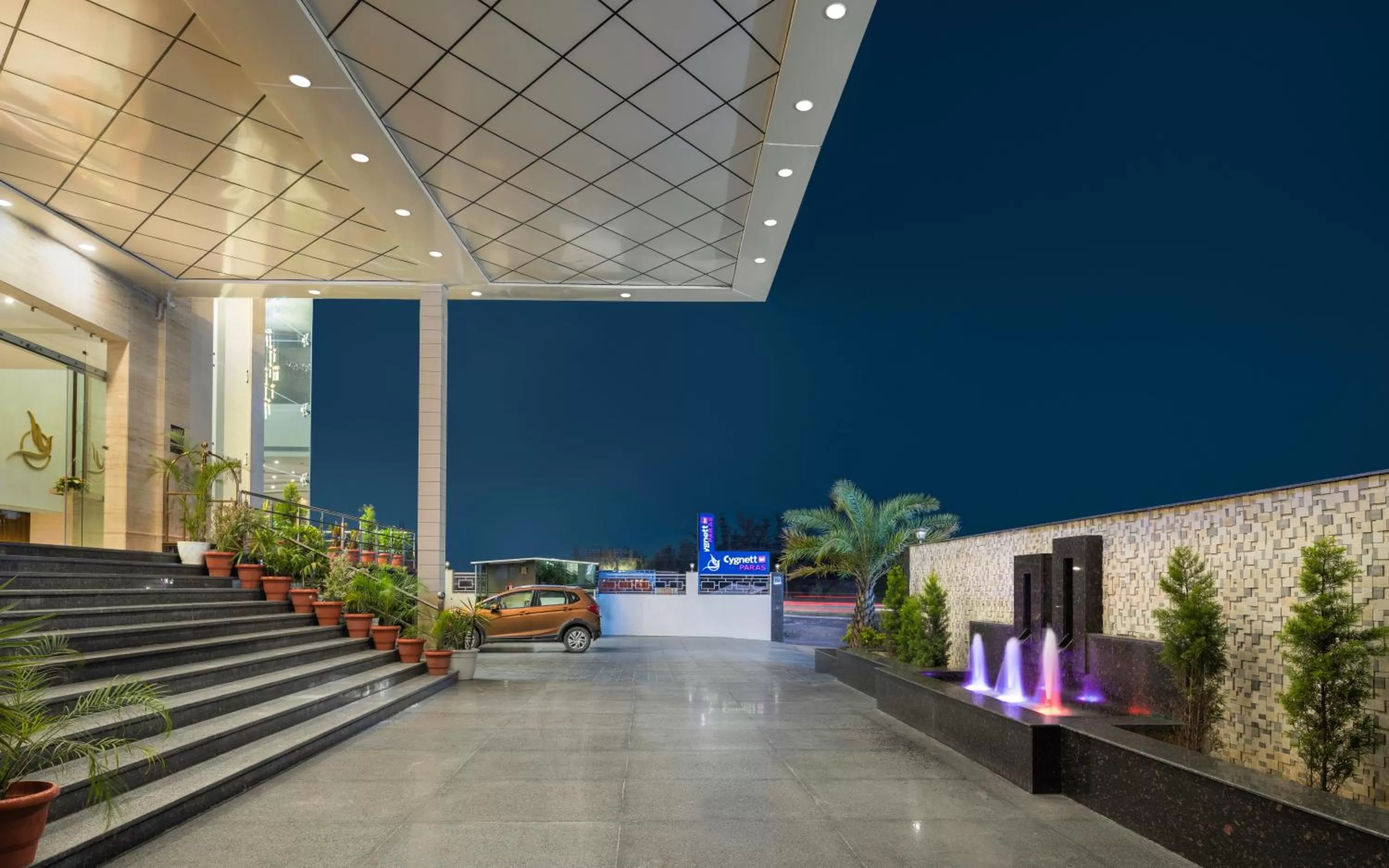 Facade/entrance in Cygnett Inn Paras