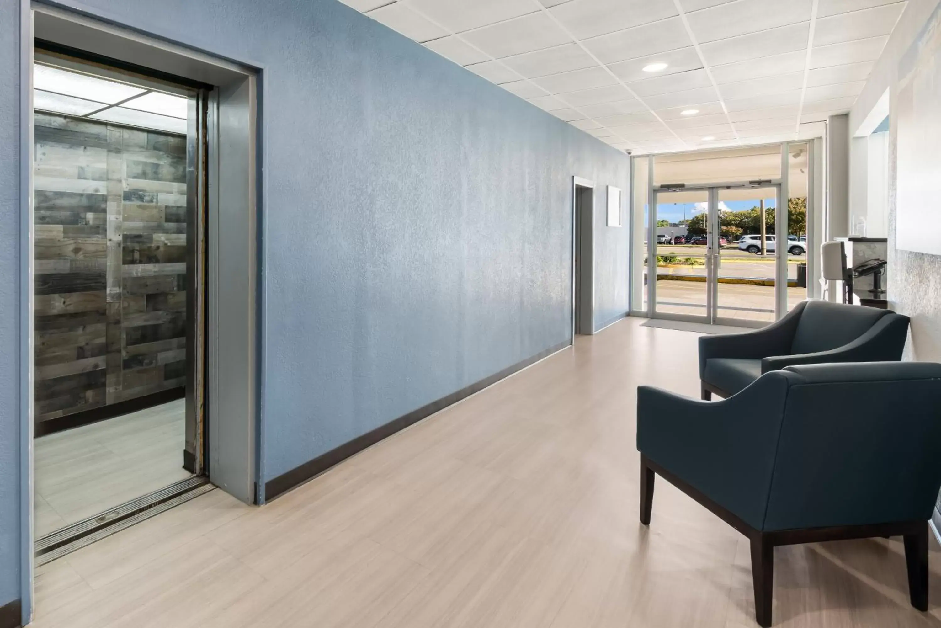 Lobby or reception in HomeTowne Studios by Red Roof Newport News - Hampton West