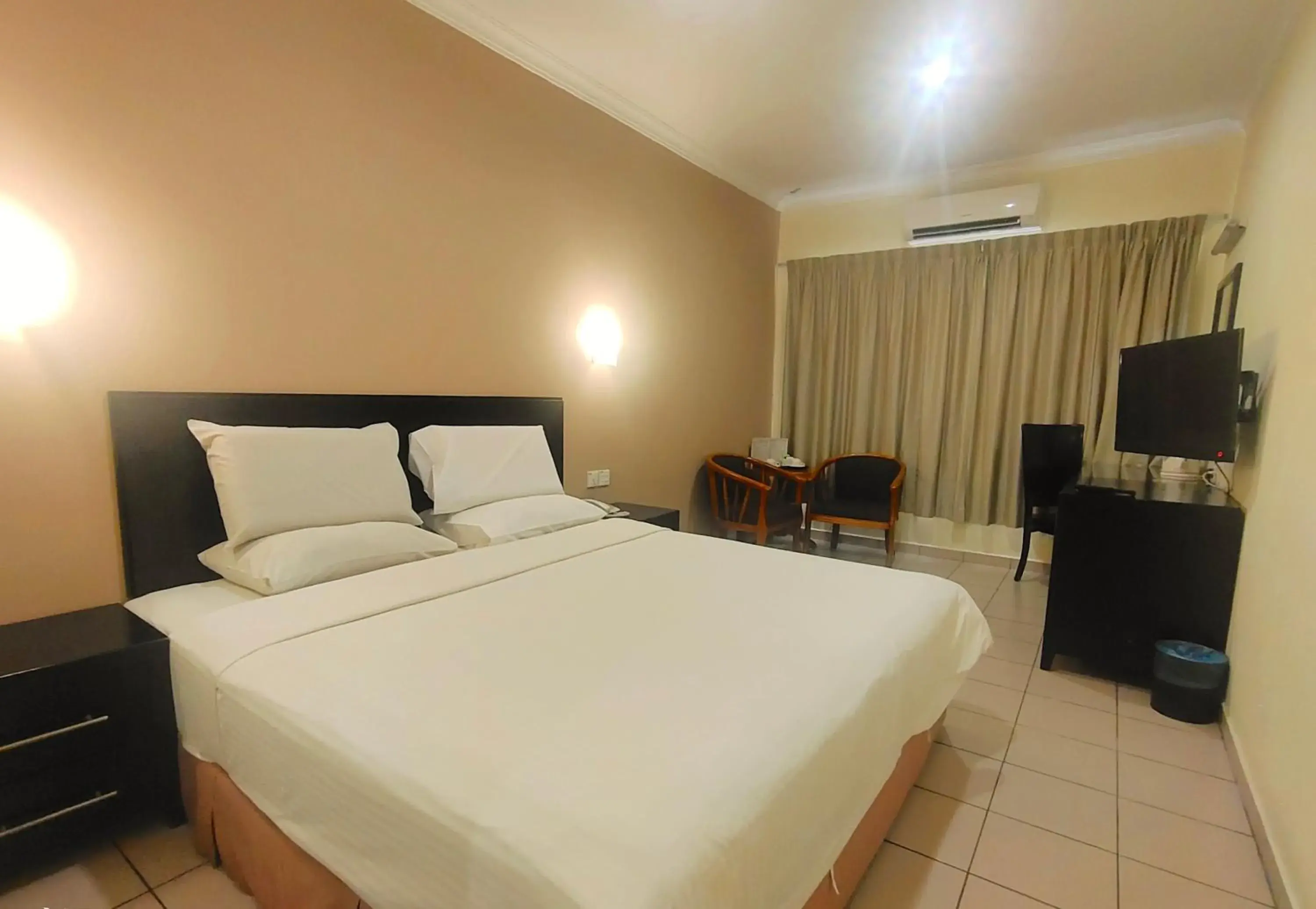 Property building, Bed in Megah D'Aru Hotel