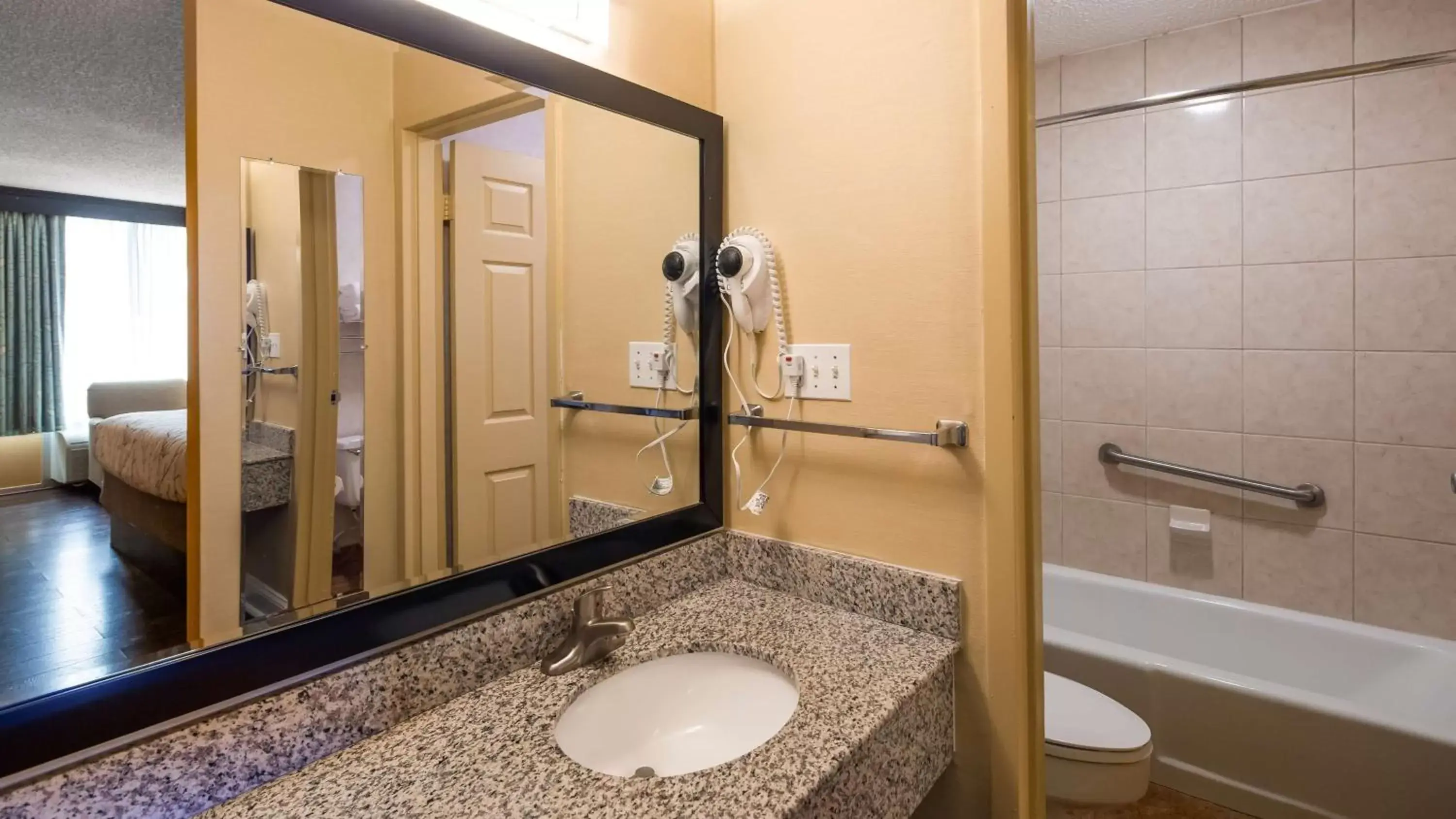 Photo of the whole room, Bathroom in Best Western Fredericksburg