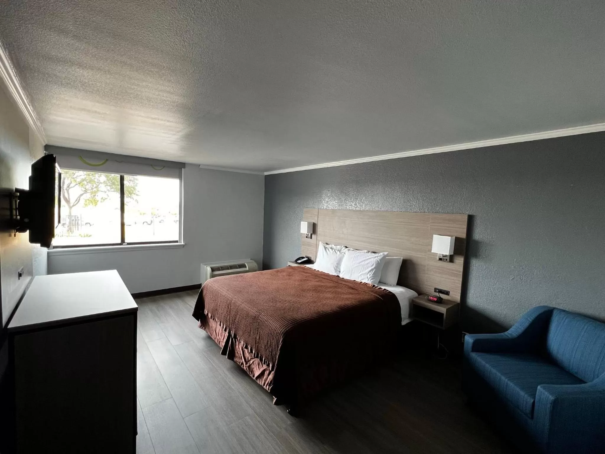 Bedroom, Bed in Super 8 by Wyndham Fort Worth Entertainment District