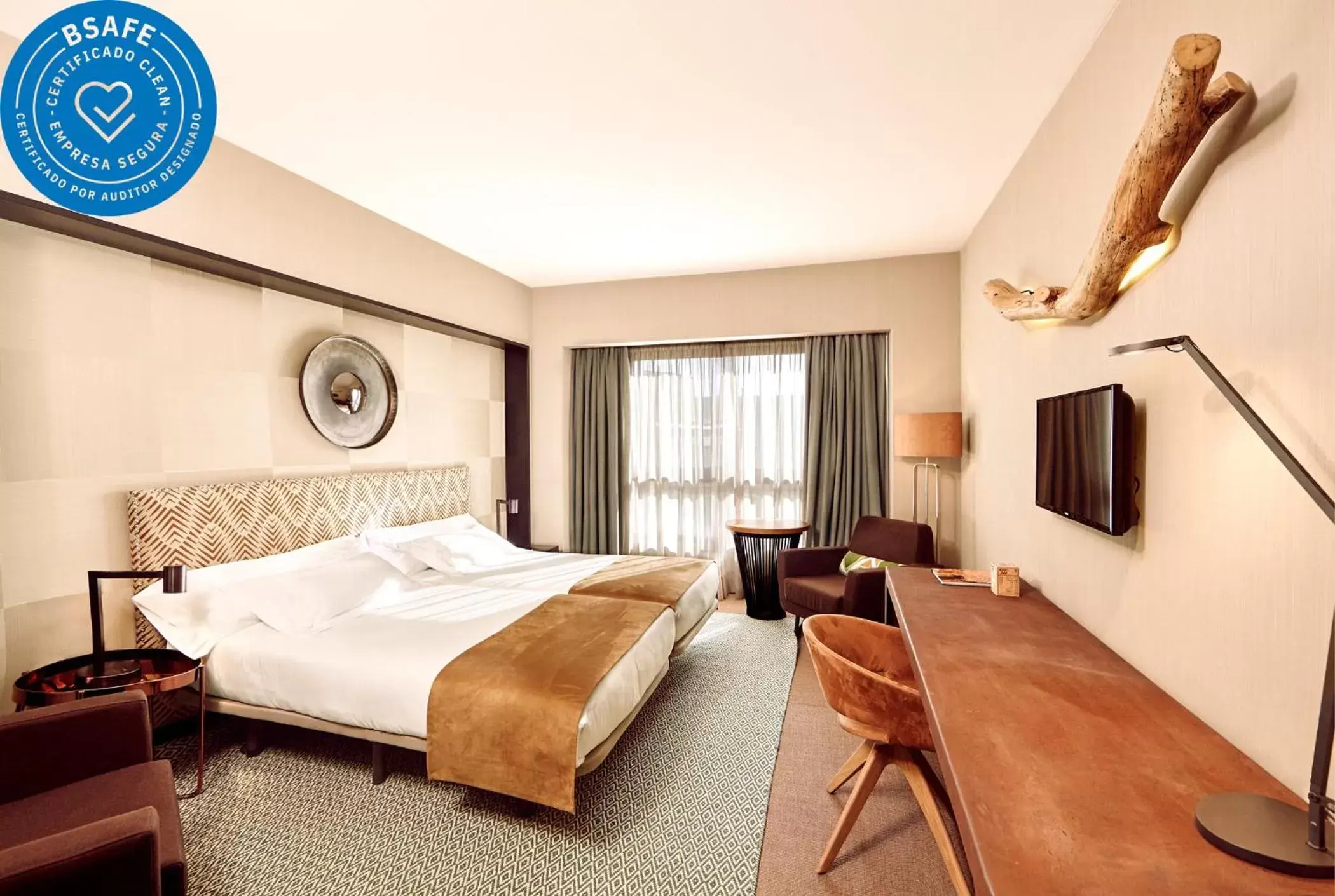 Photo of the whole room, Bed in Barceló León Conde Luna Photo of the whole room, Bed in Barceló León Conde Luna