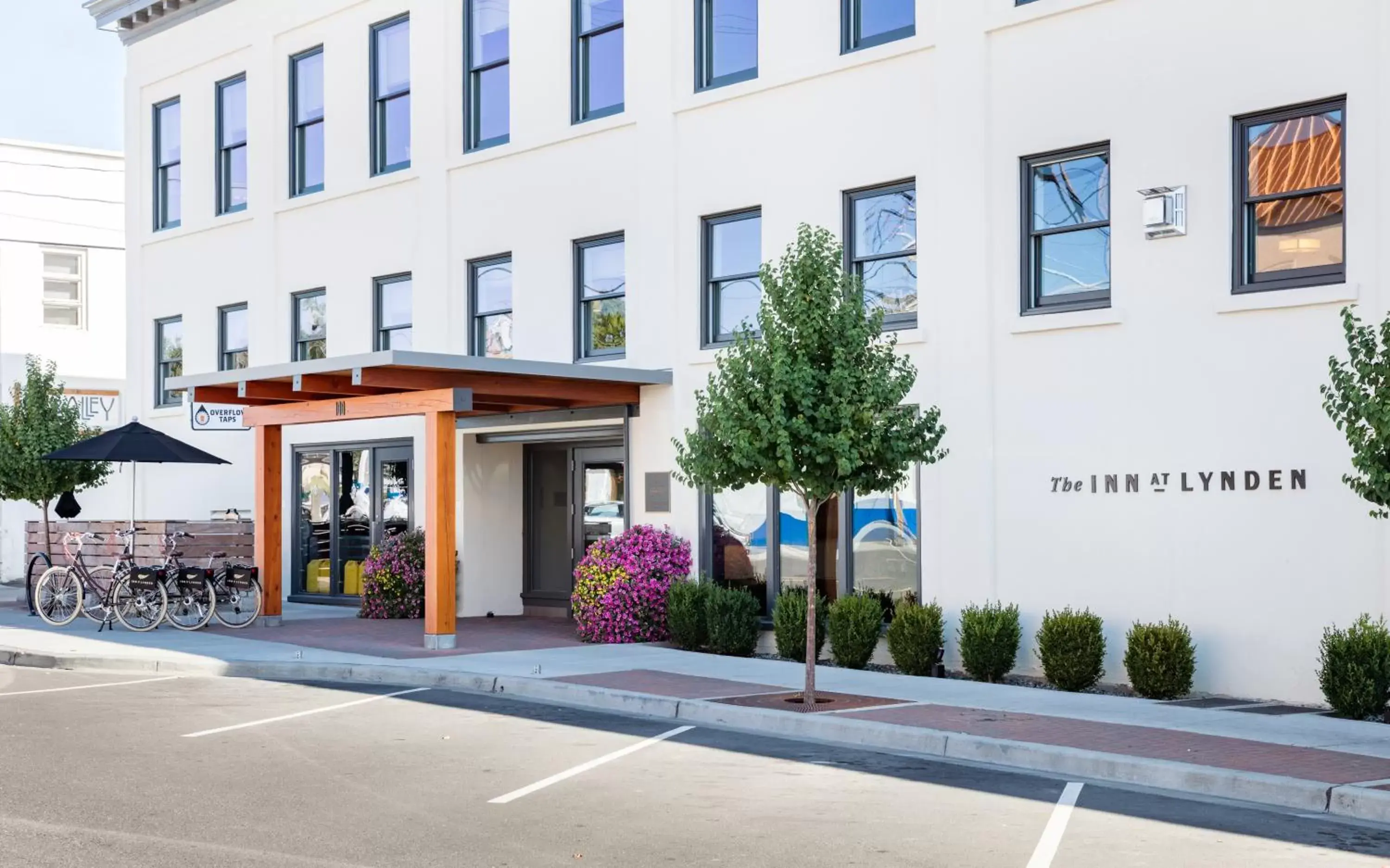 Facade/entrance, Property Building in Inn at Lynden