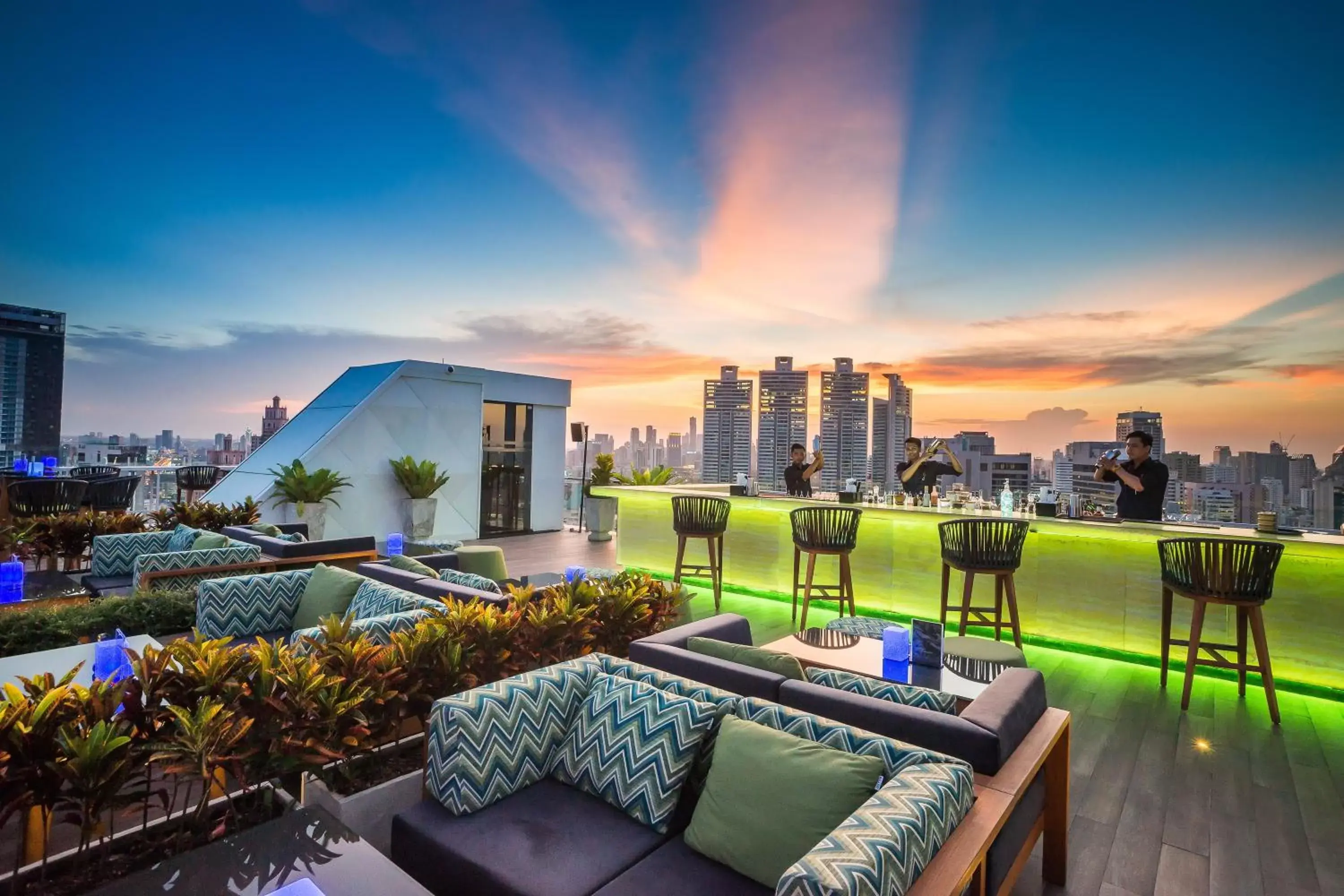 Lounge or bar in SKYVIEW Hotel Bangkok - Em District