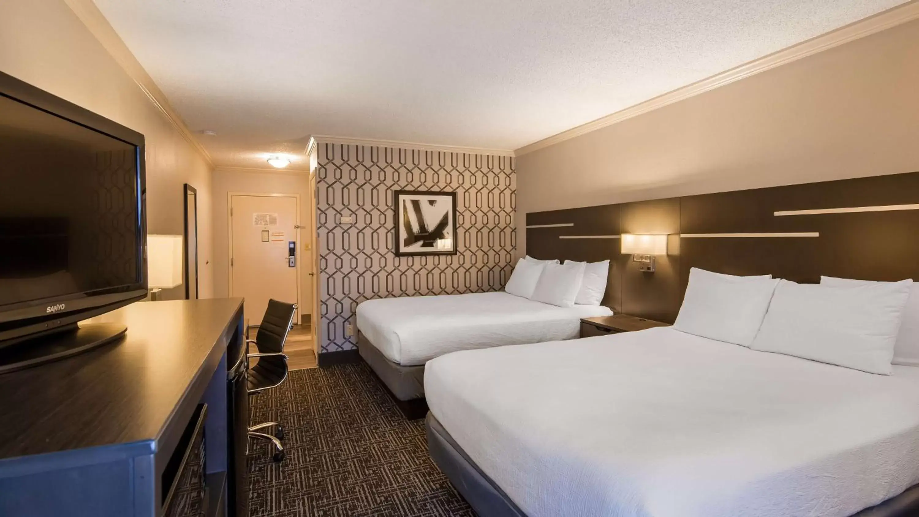 Bedroom, Bed in Best Western Plus Morristown Conference Center