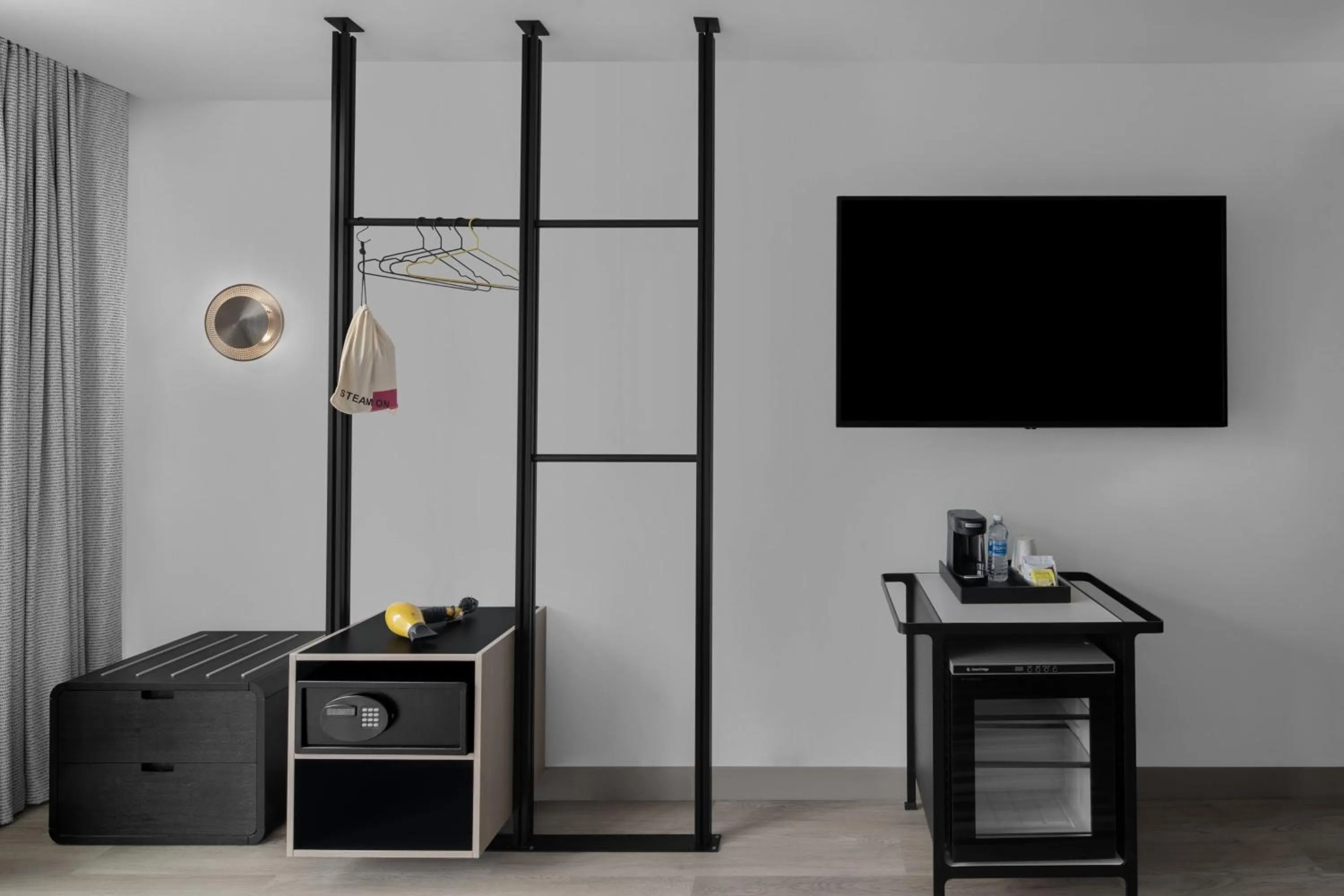 Photo of the whole room in Aloft New York Chelsea