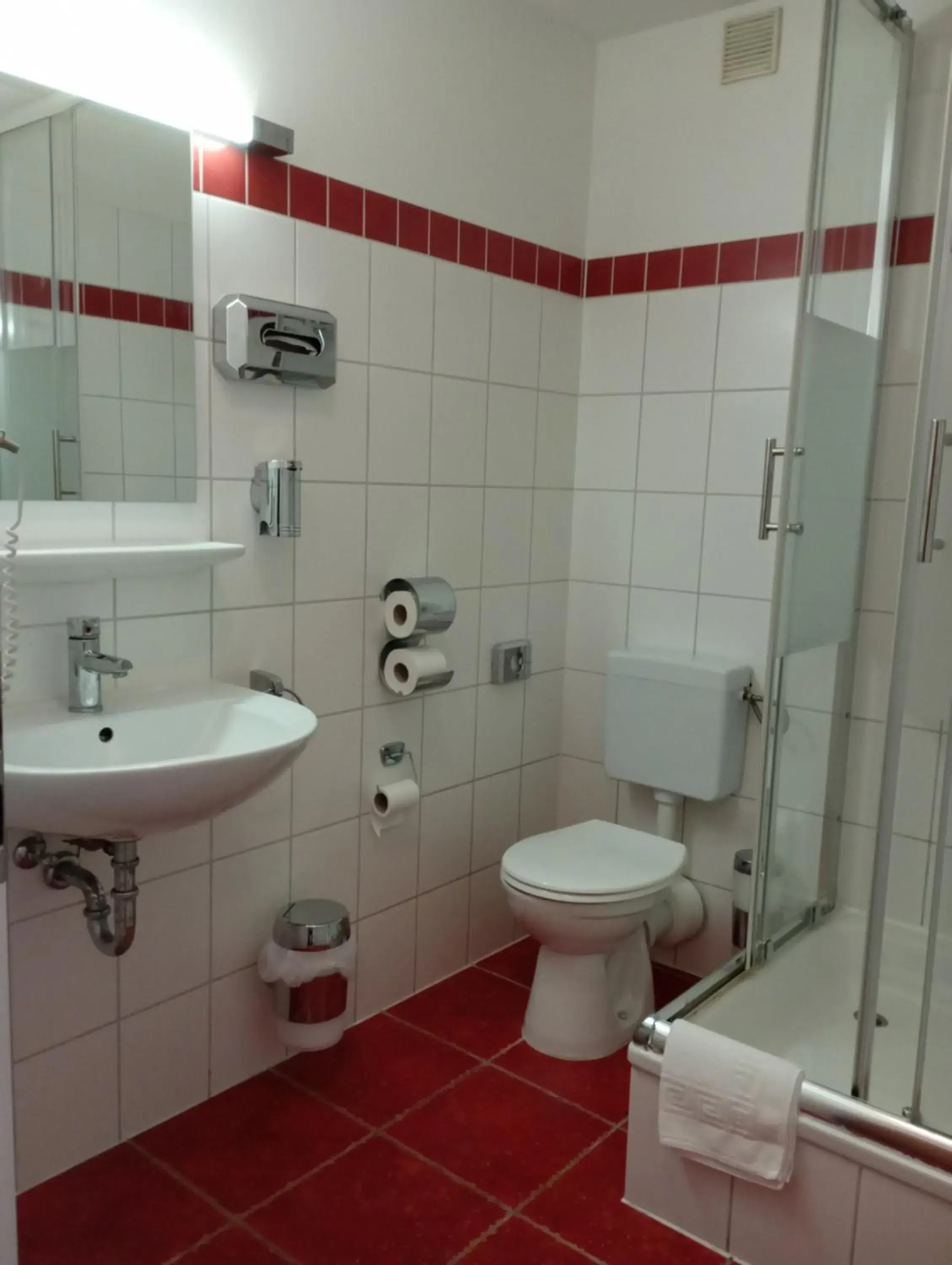 Bathroom in City Pension Berlin