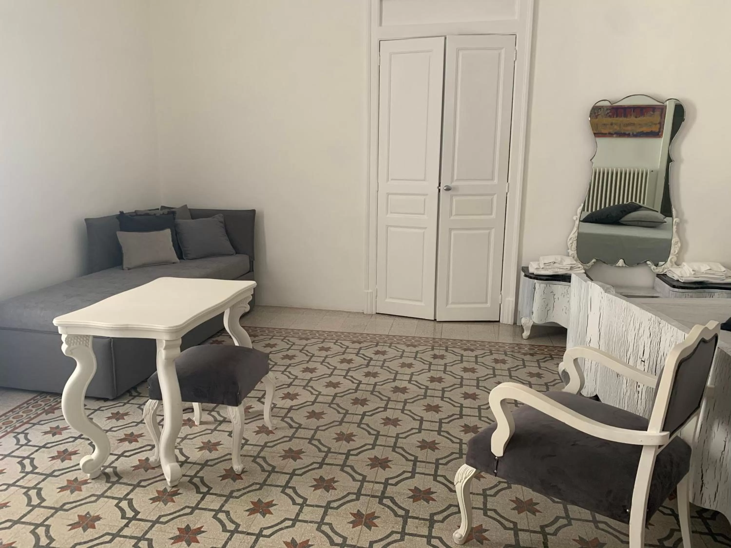 Photo of the whole room, Seating Area in Bianko EcoChic & L'Angolo di Levante