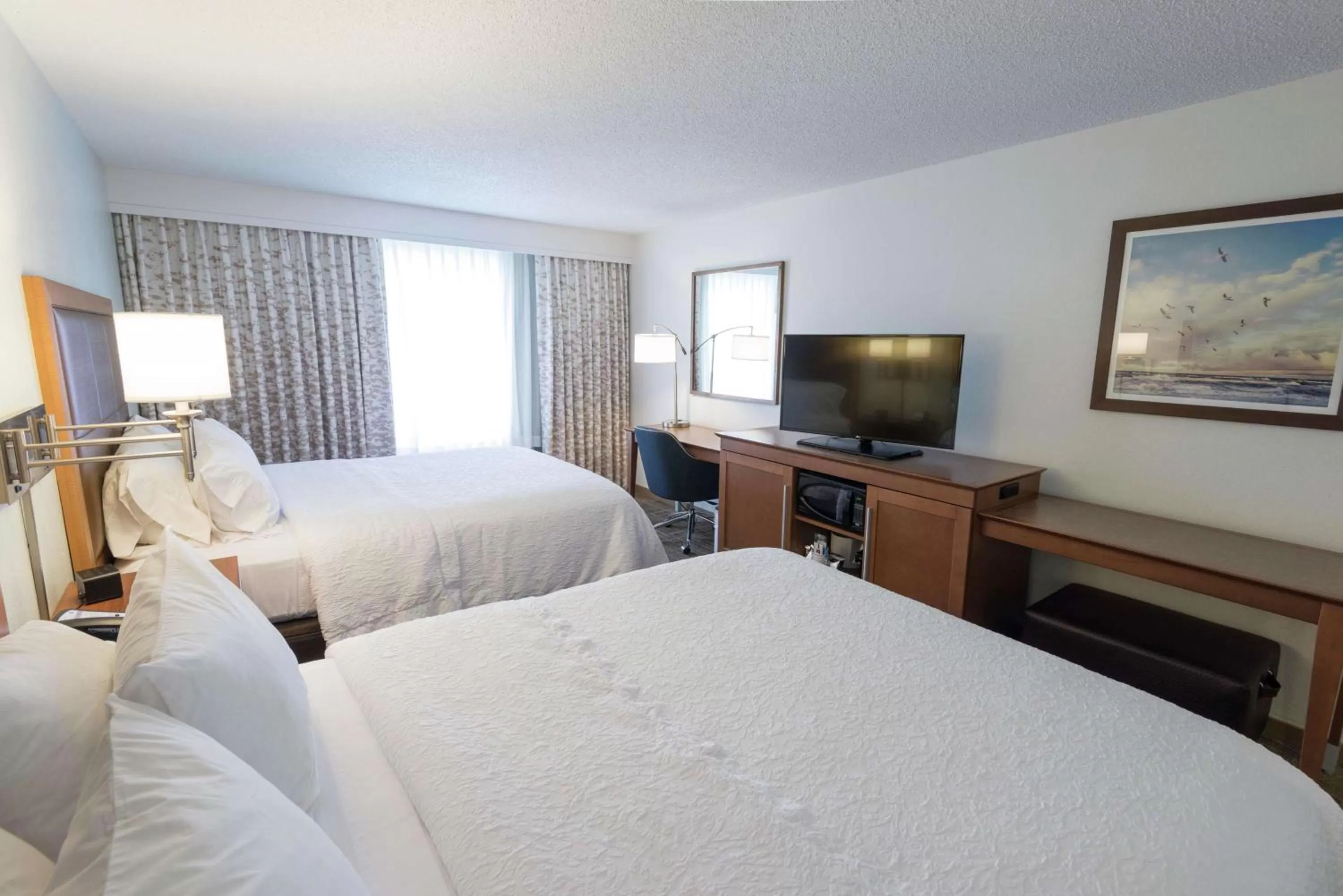 Bedroom, Bed in Hampton Inn Boca Raton