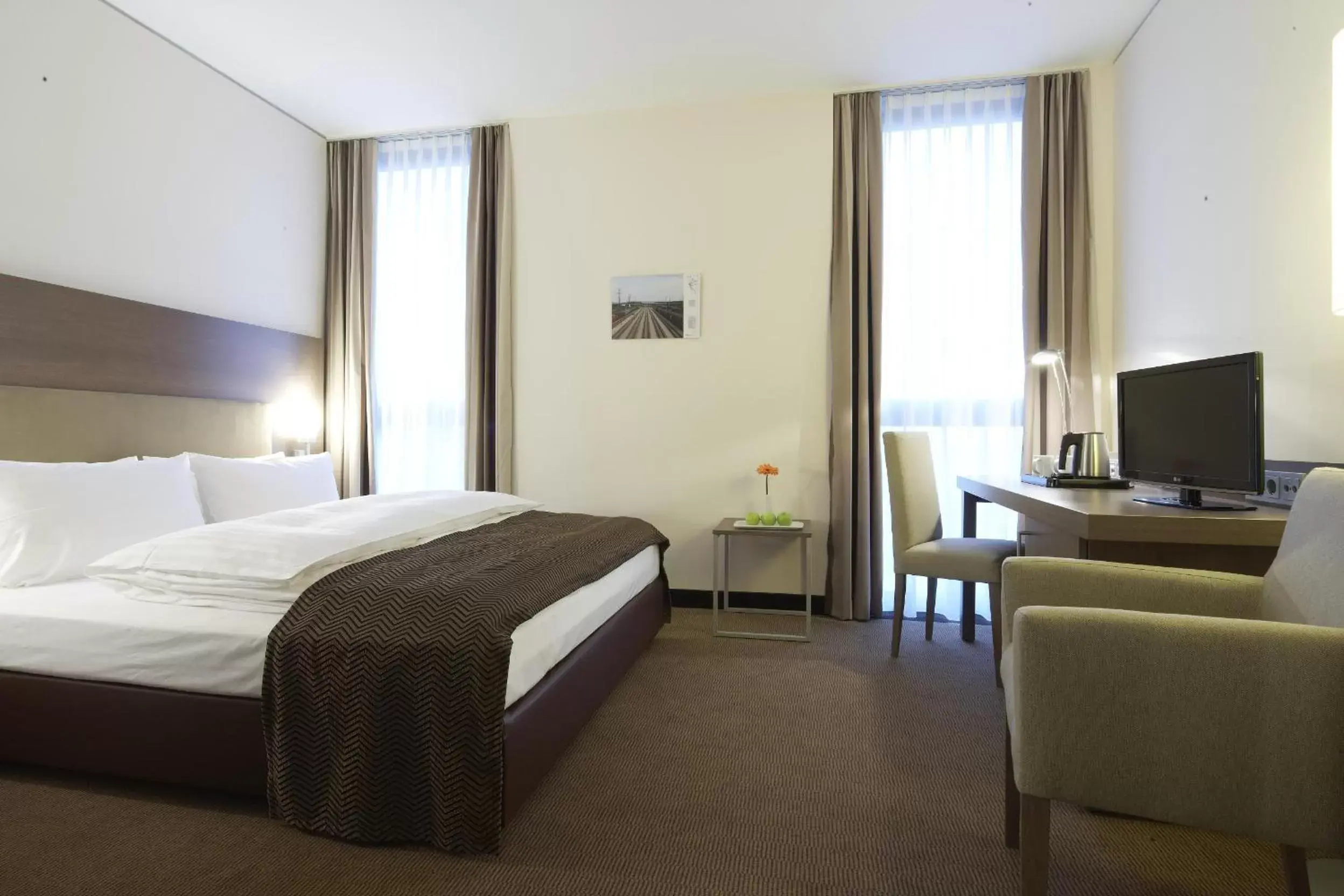 Photo of the whole room, Room Photo in IntercityHotel Mannheim