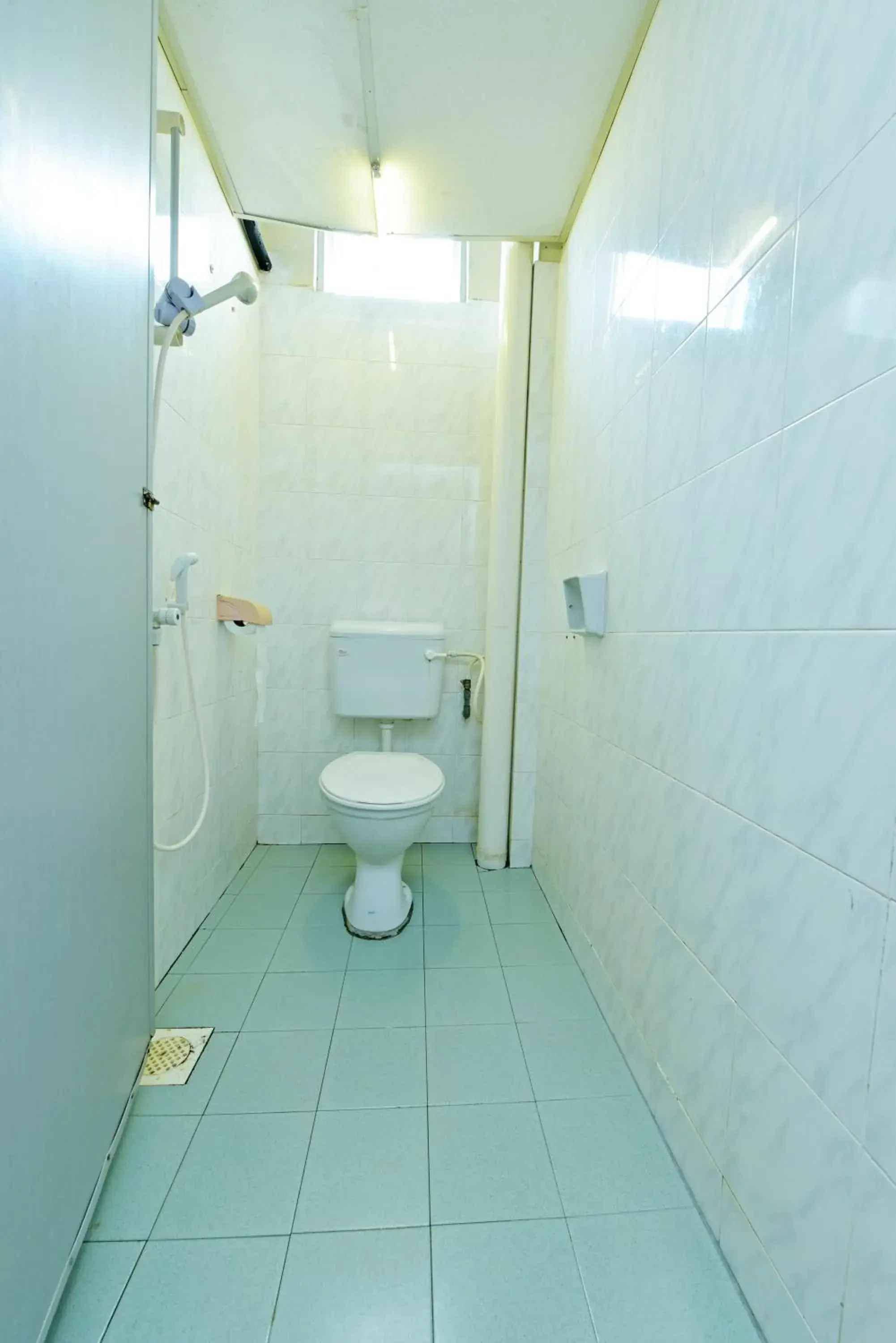 Bathroom in OYO 90494 Sam Huat Hotel