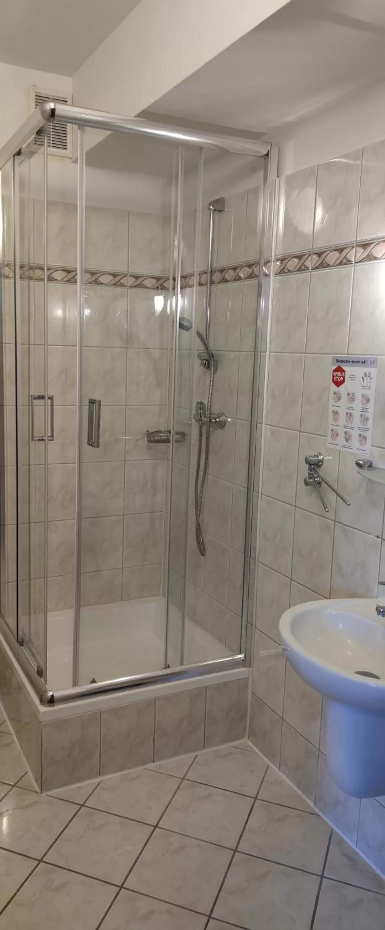 Bathroom in Ośrodek Konferencyjno-Wypoczynkowy "Krucze Skały" w Karpaczu