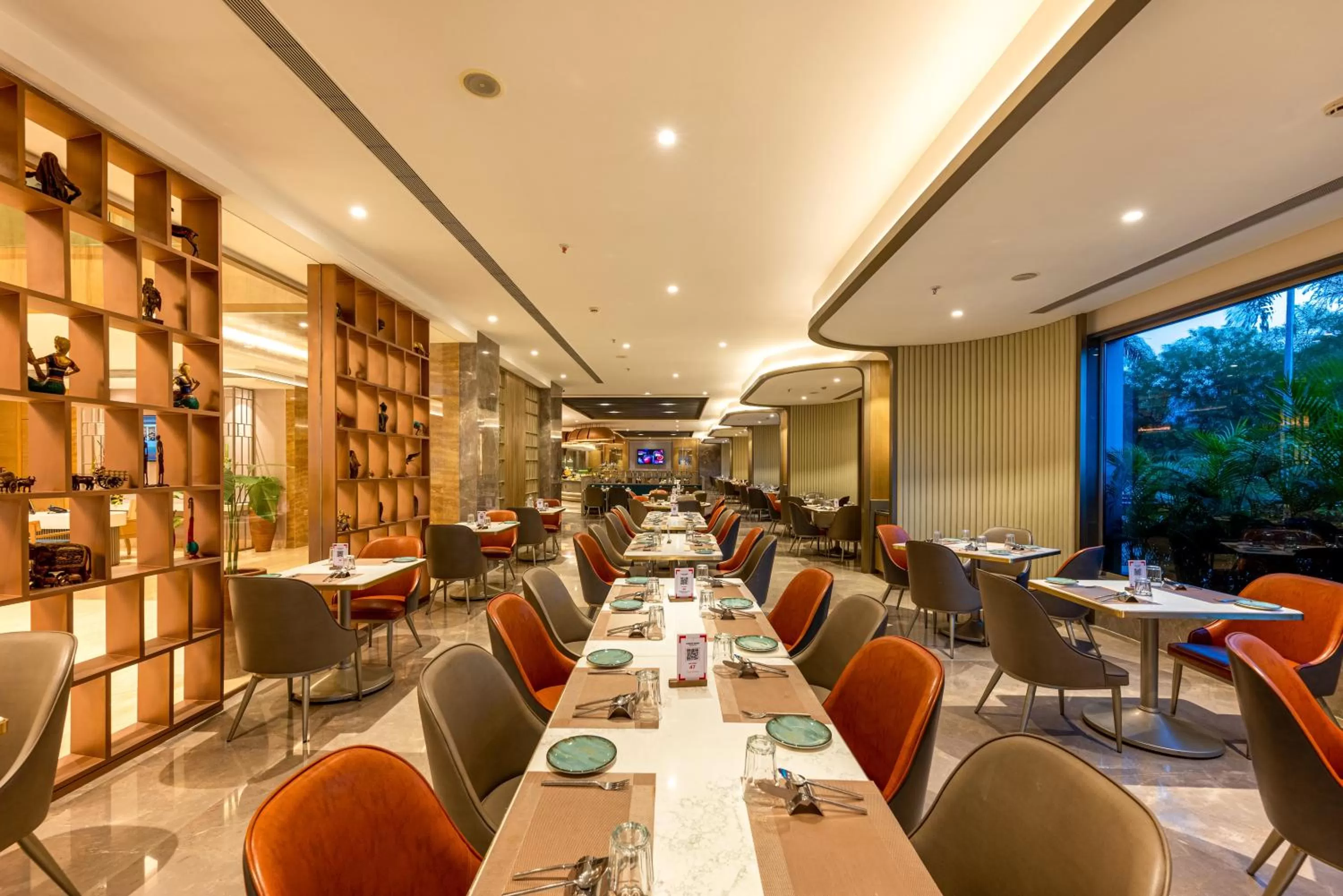 Restaurant/places to eat in Express Inn The Business Luxury Hotel