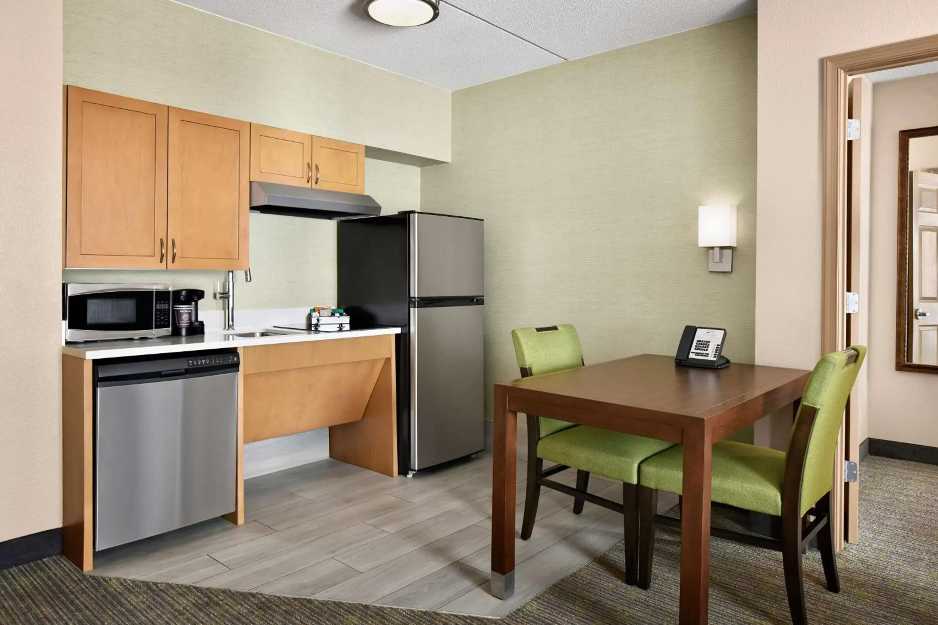 Kitchen or kitchenette, Kitchen/Kitchenette in Homewood Suites by Hilton Baltimore-Washington Intl Apt