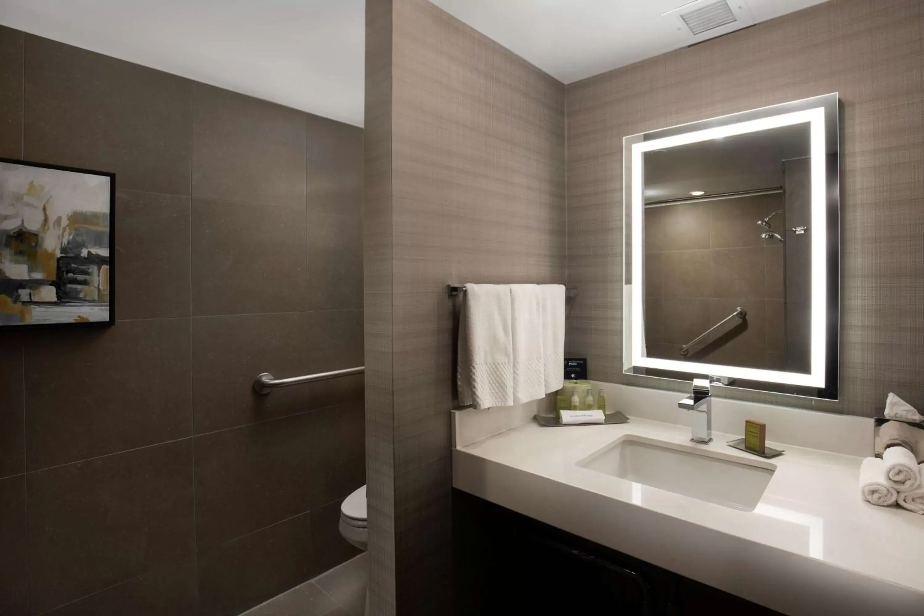 Bathroom in DoubleTree by Hilton Monrovia - Pasadena Area