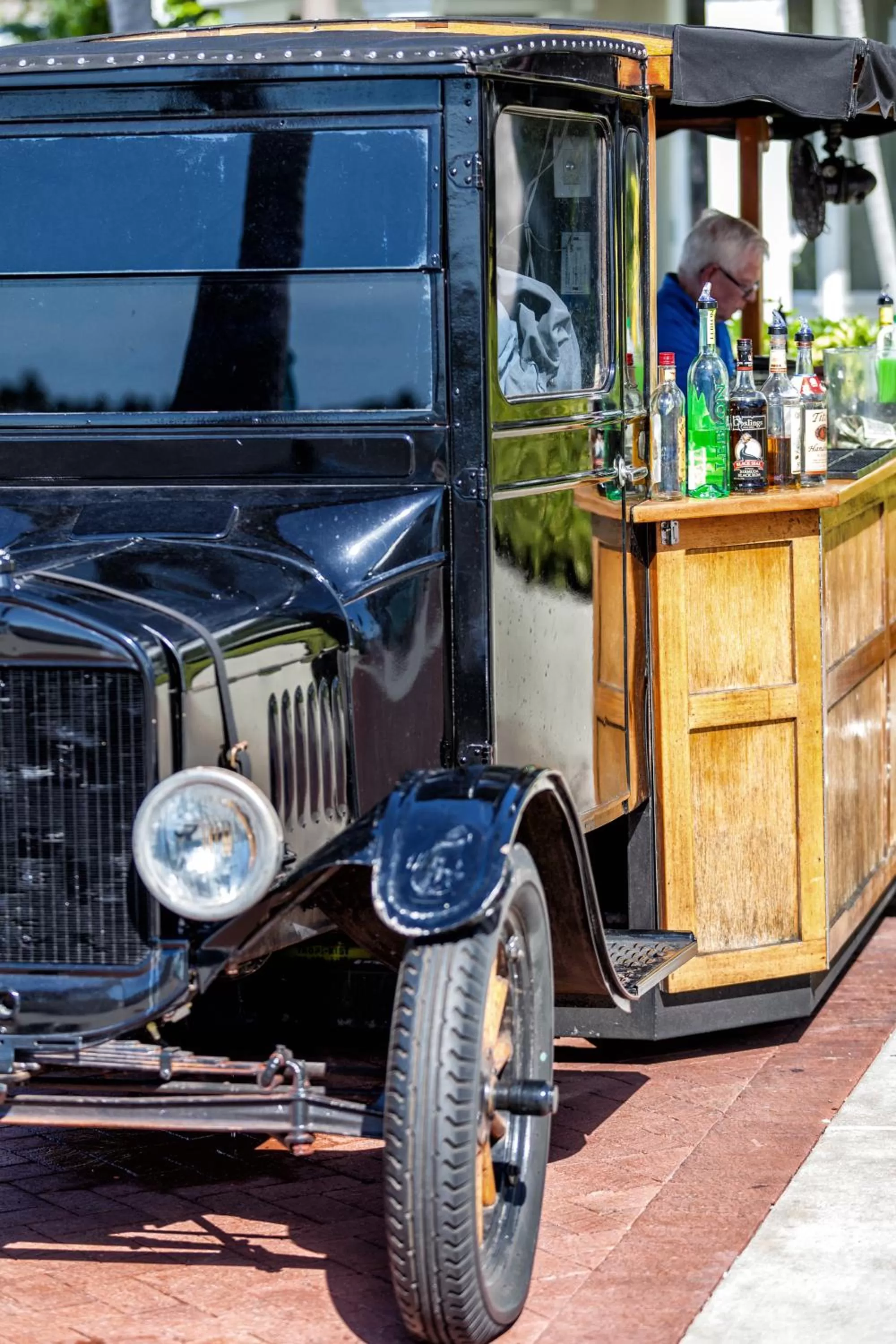 Lounge or bar in Opal Key Resort & Marina