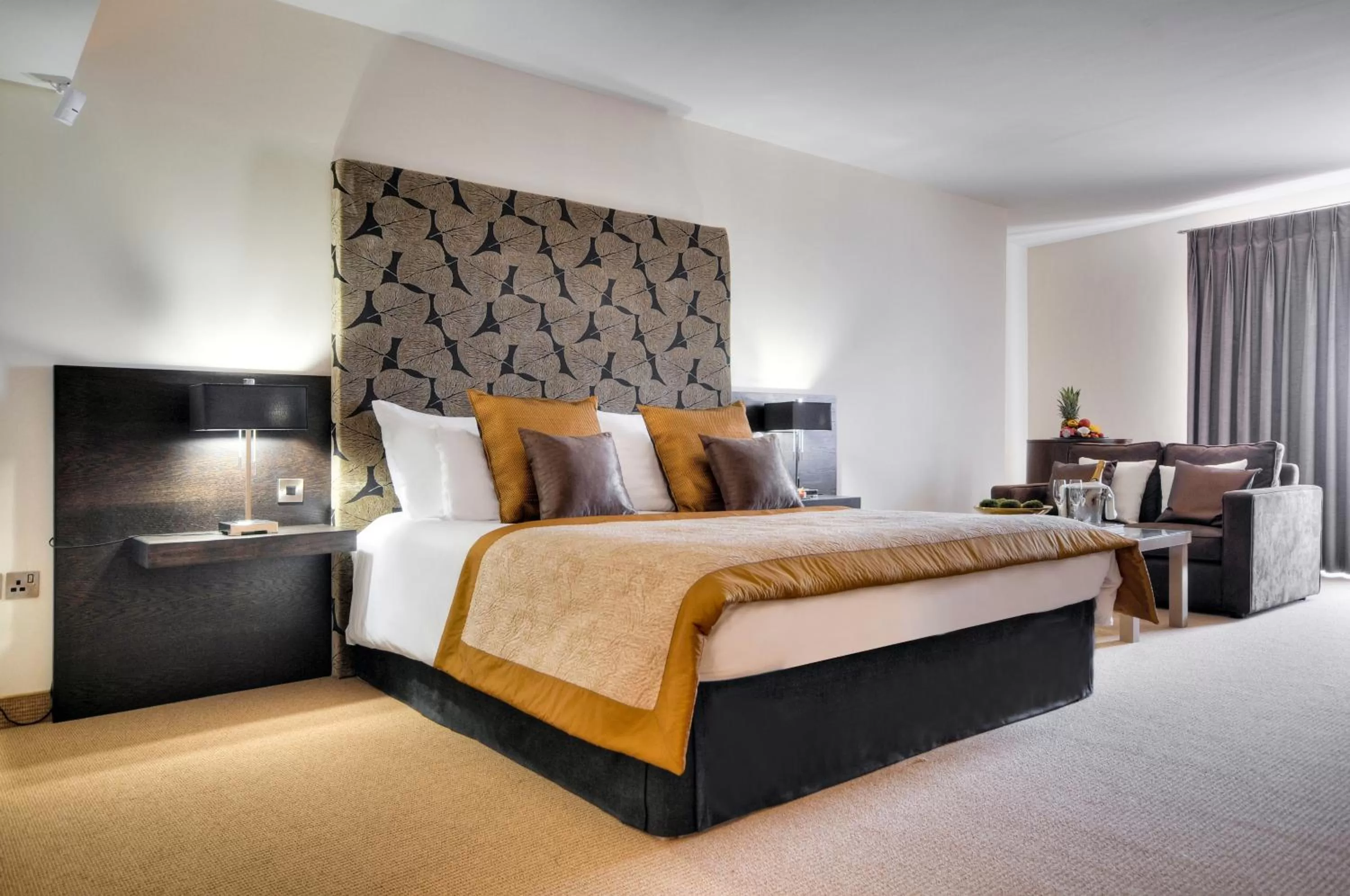 Photo of the whole room, Bed in AX The Palace