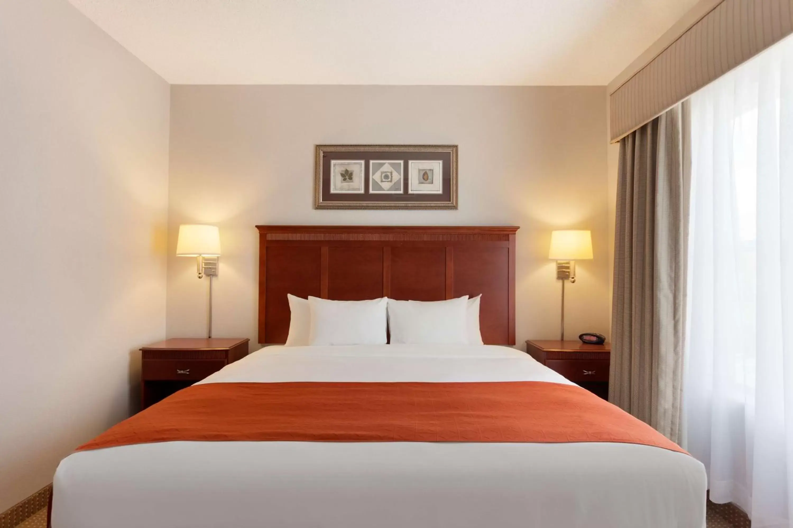 Bed in Country Inn & Suites by Radisson, Harrisonburg, VA
