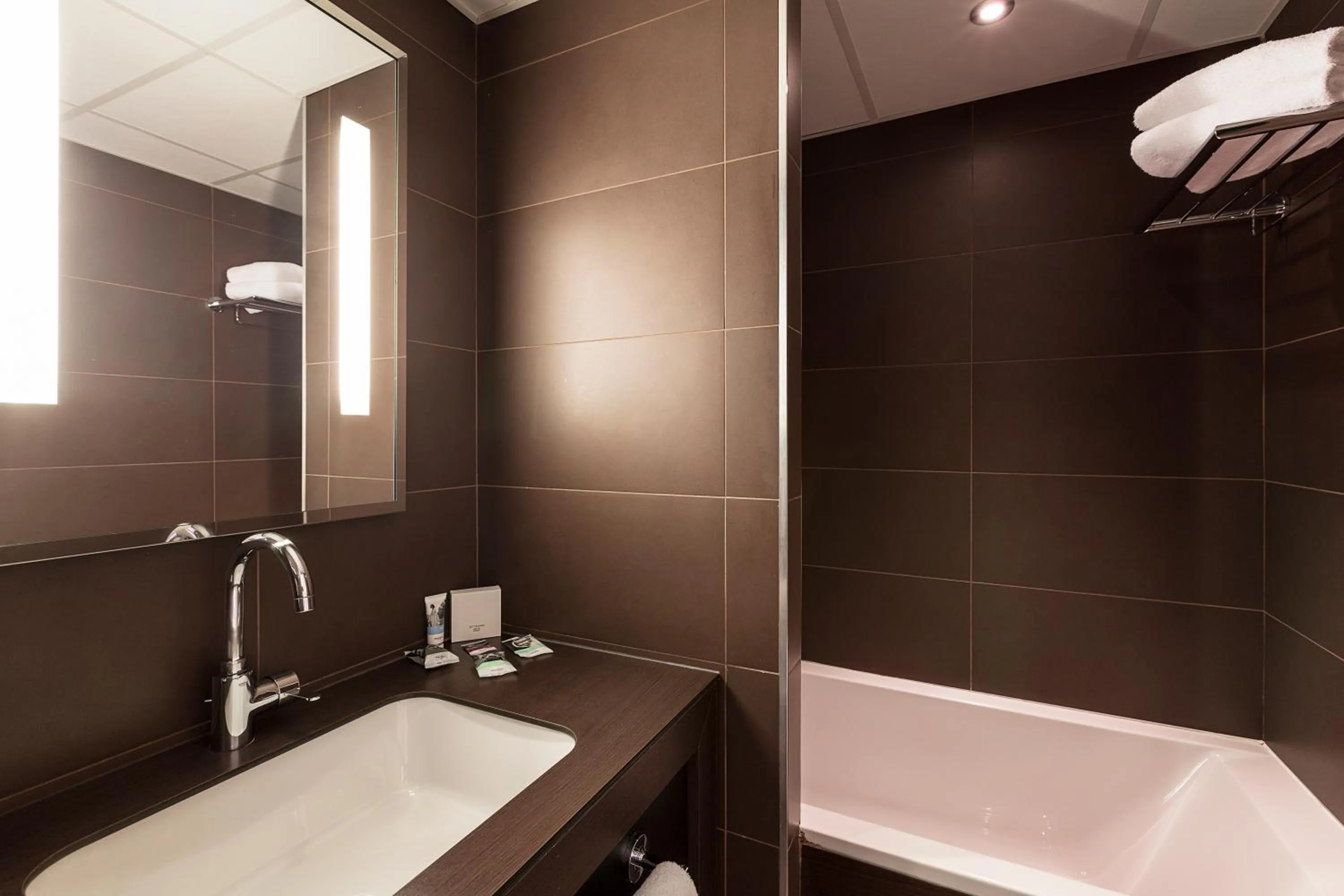 Bathroom in Mercure Vichy Thermalia
