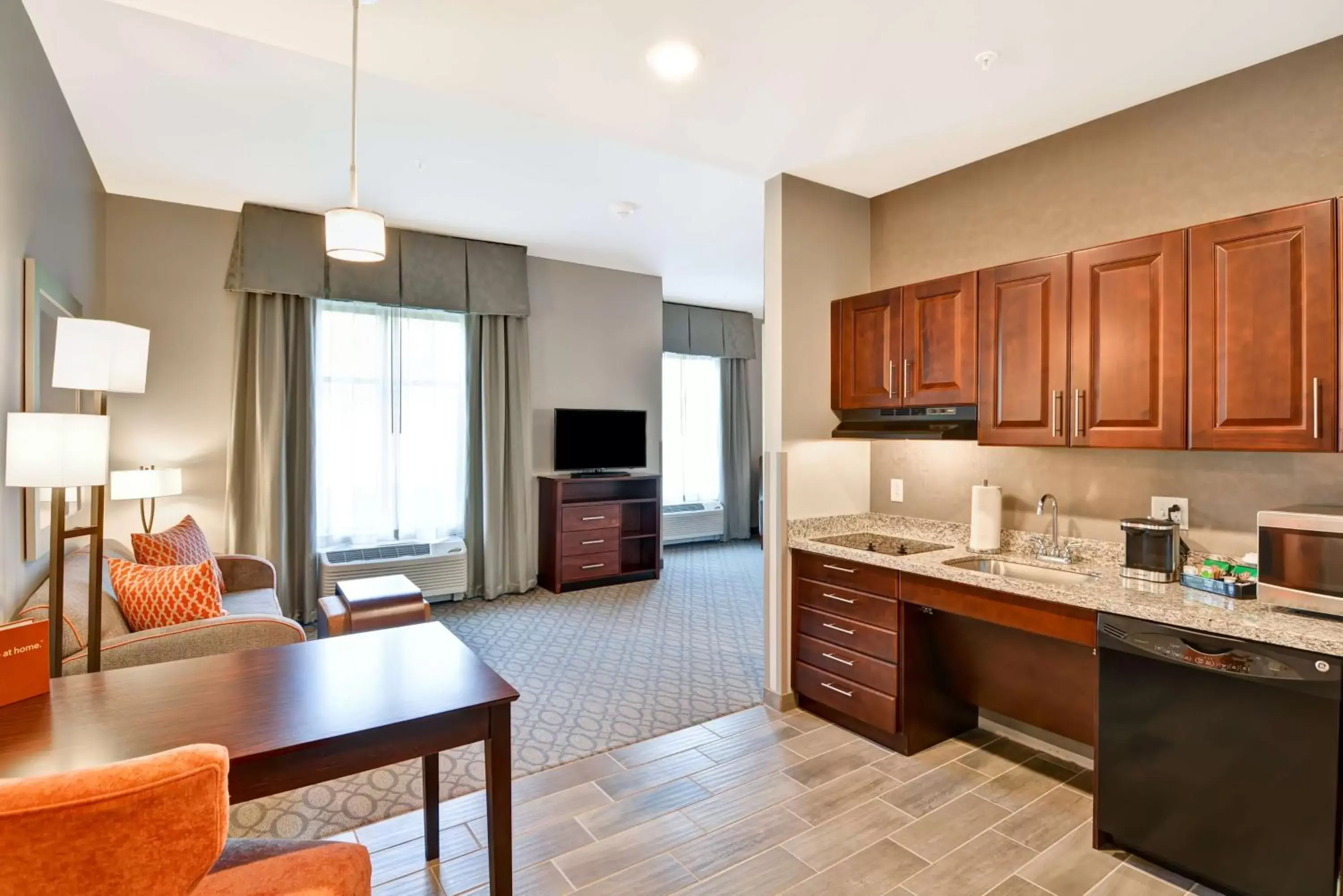 Bedroom, Kitchen/Kitchenette in Homewood Suites By Hilton New Hartford Utica