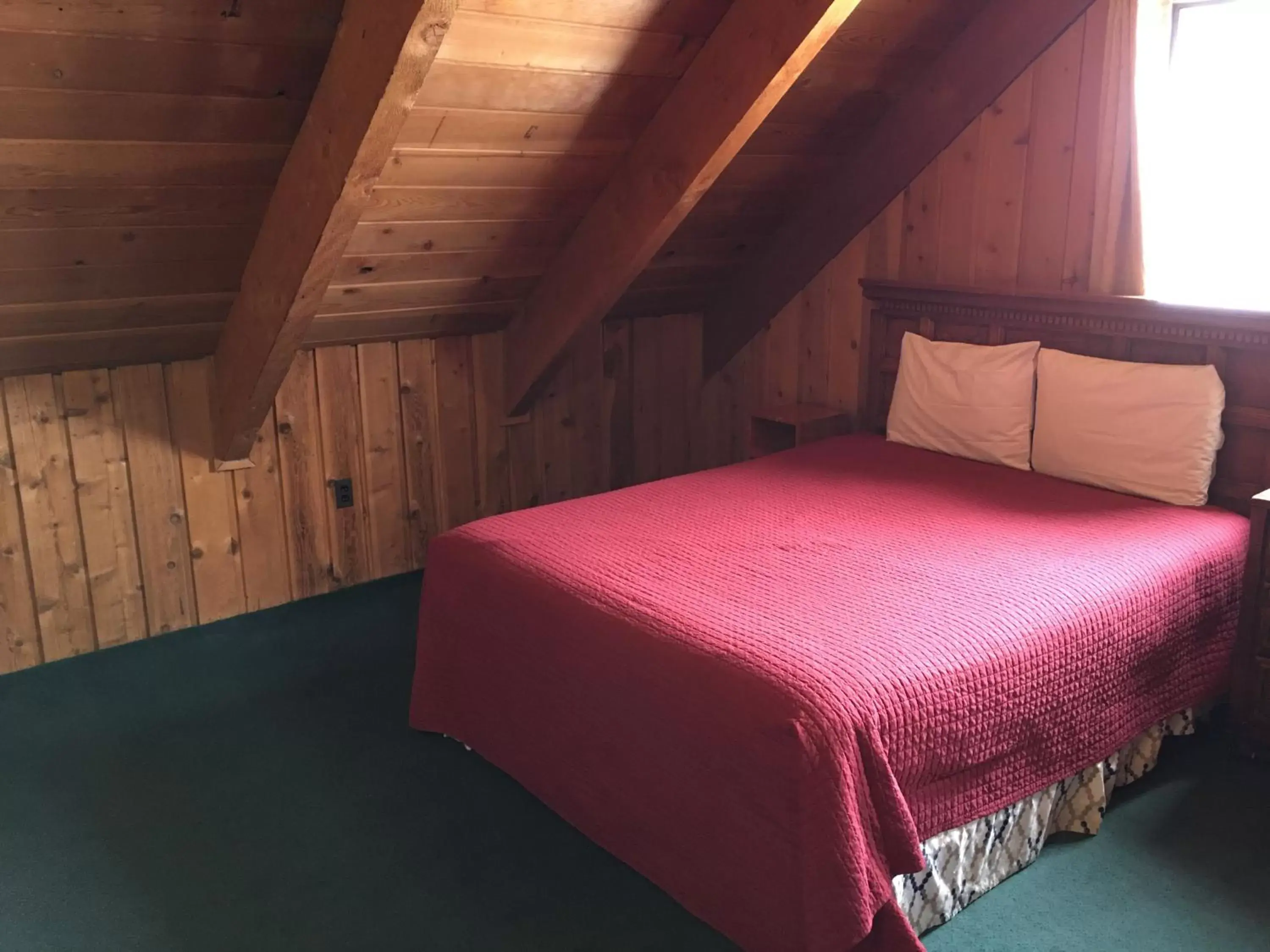 Bed in The Viking Lodge - Downtown Winter Park Colorado