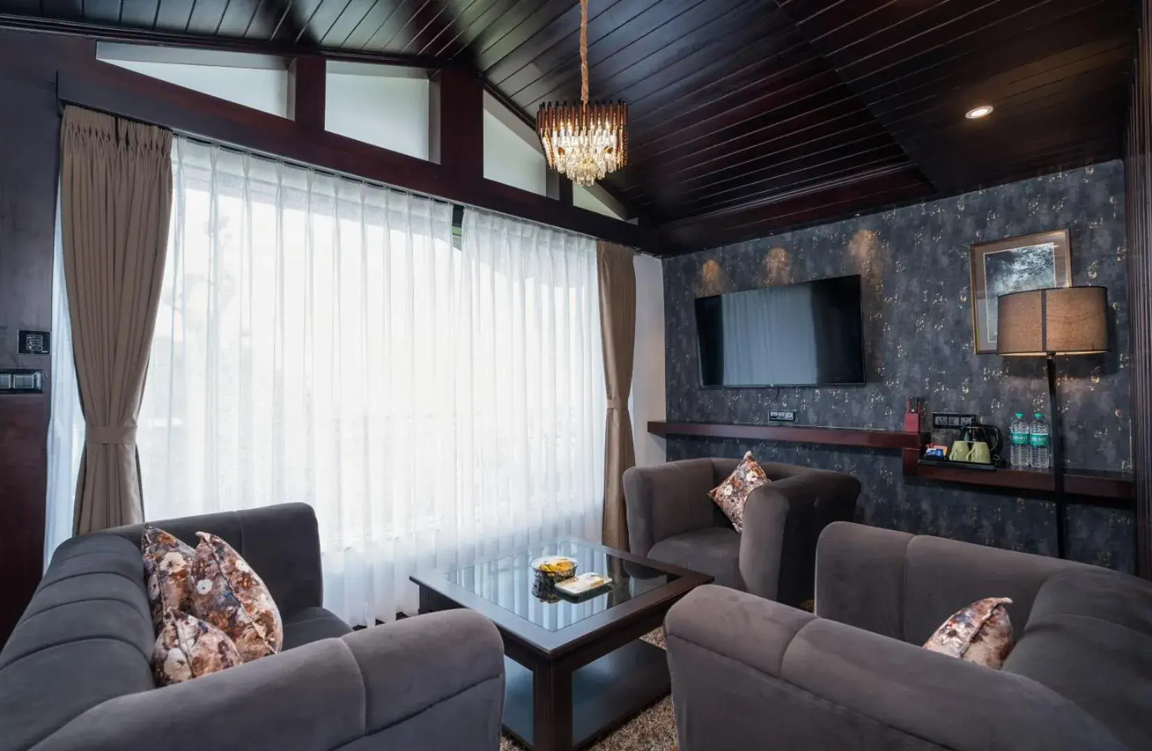 Living room in The West Gate Posada By Summit Living room in The West Gate Posada By Summit