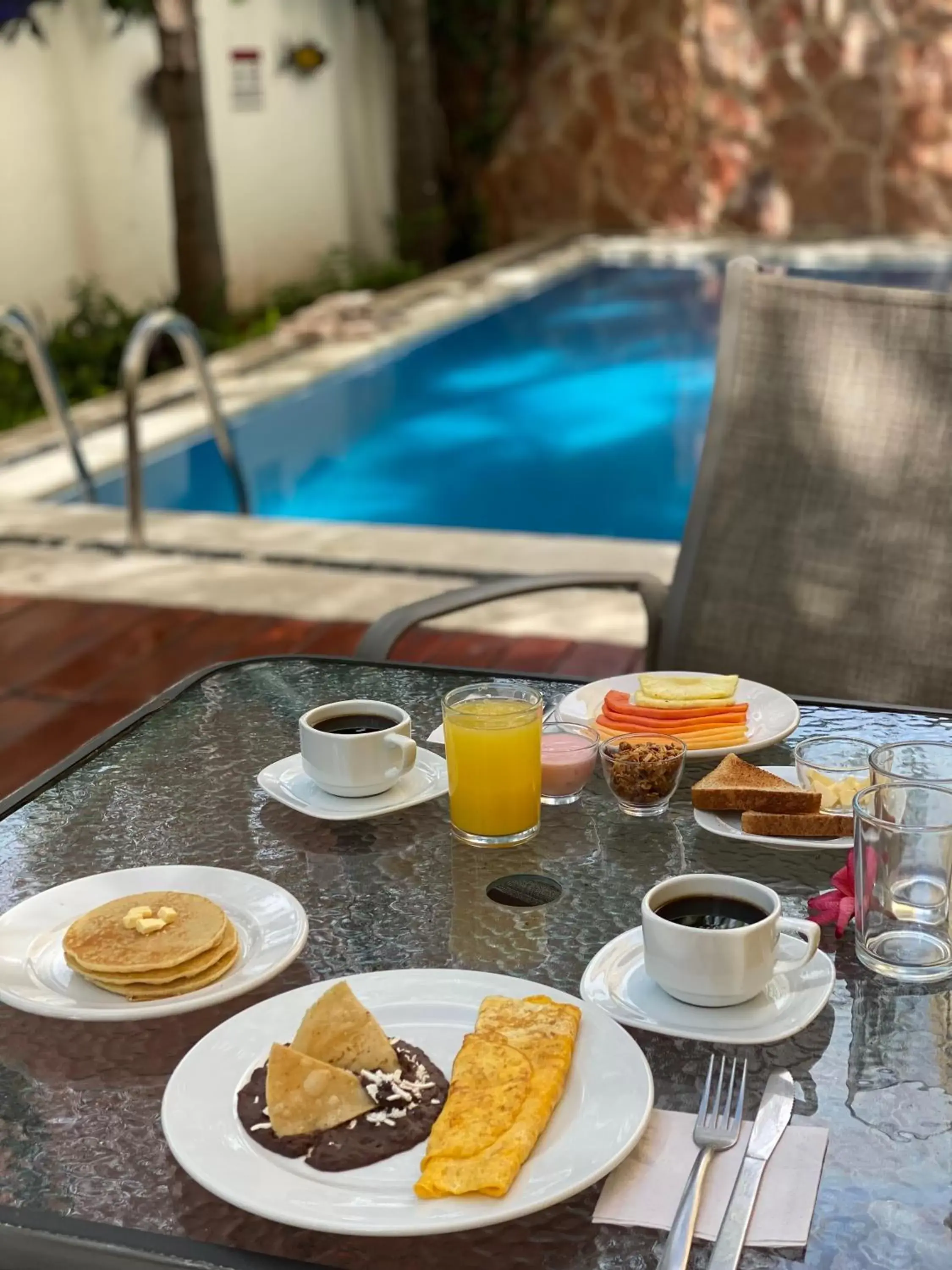 Breakfast, Swimming Pool in Hotel Las Golondrinas