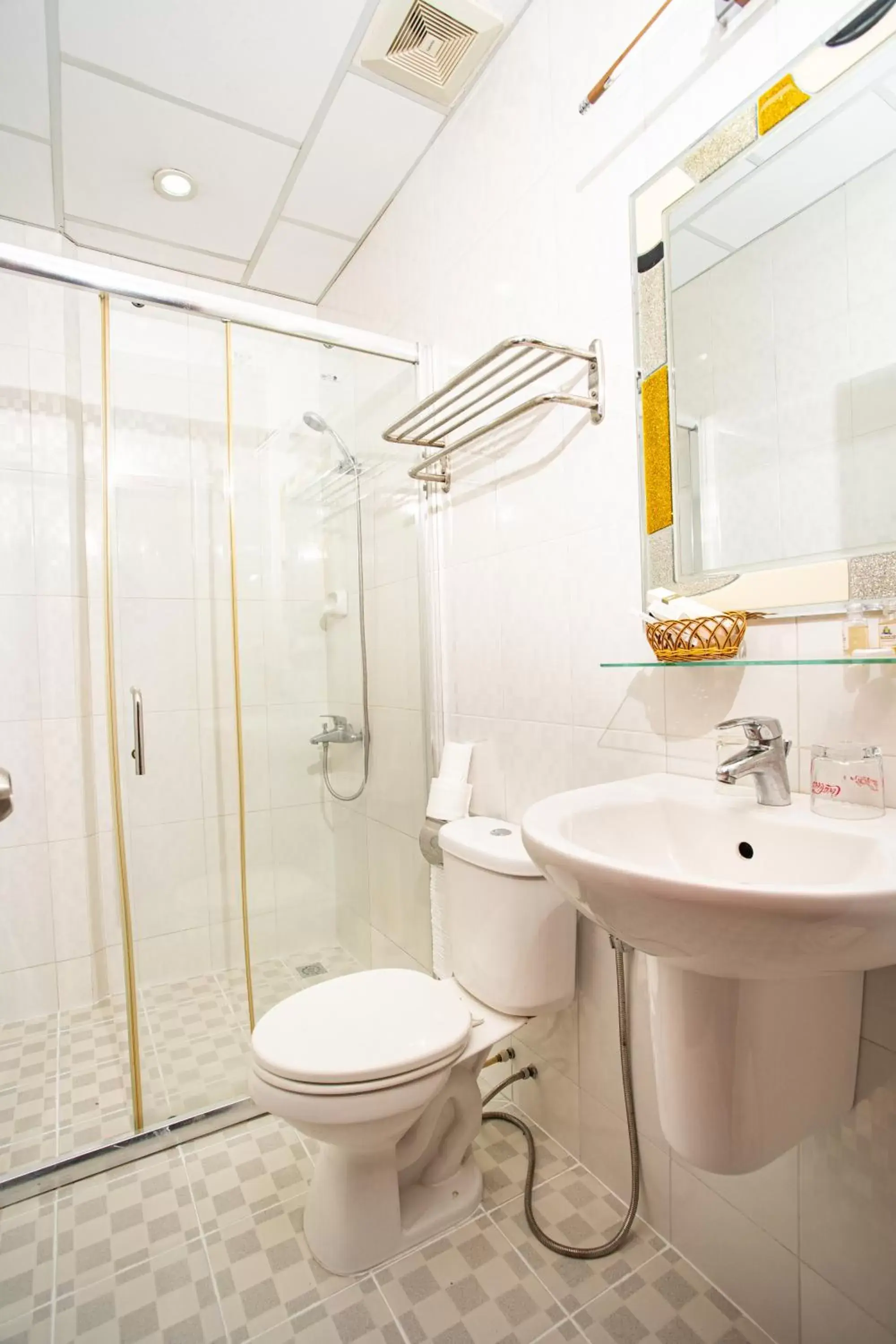 Shower, Bathroom in Silver Mounts Hotel