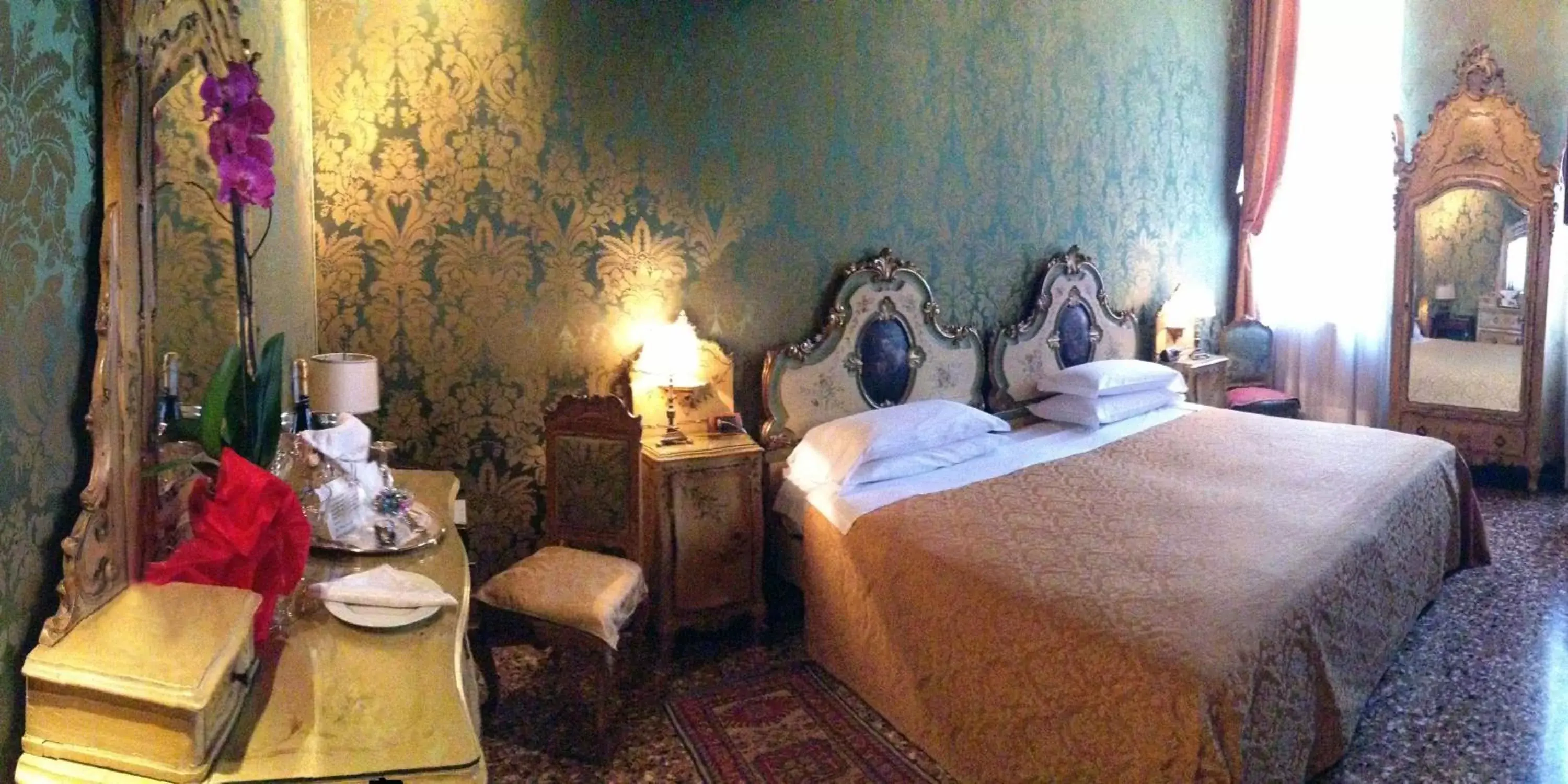 Bedroom, Bed in Hotel Palazzo Abadessa