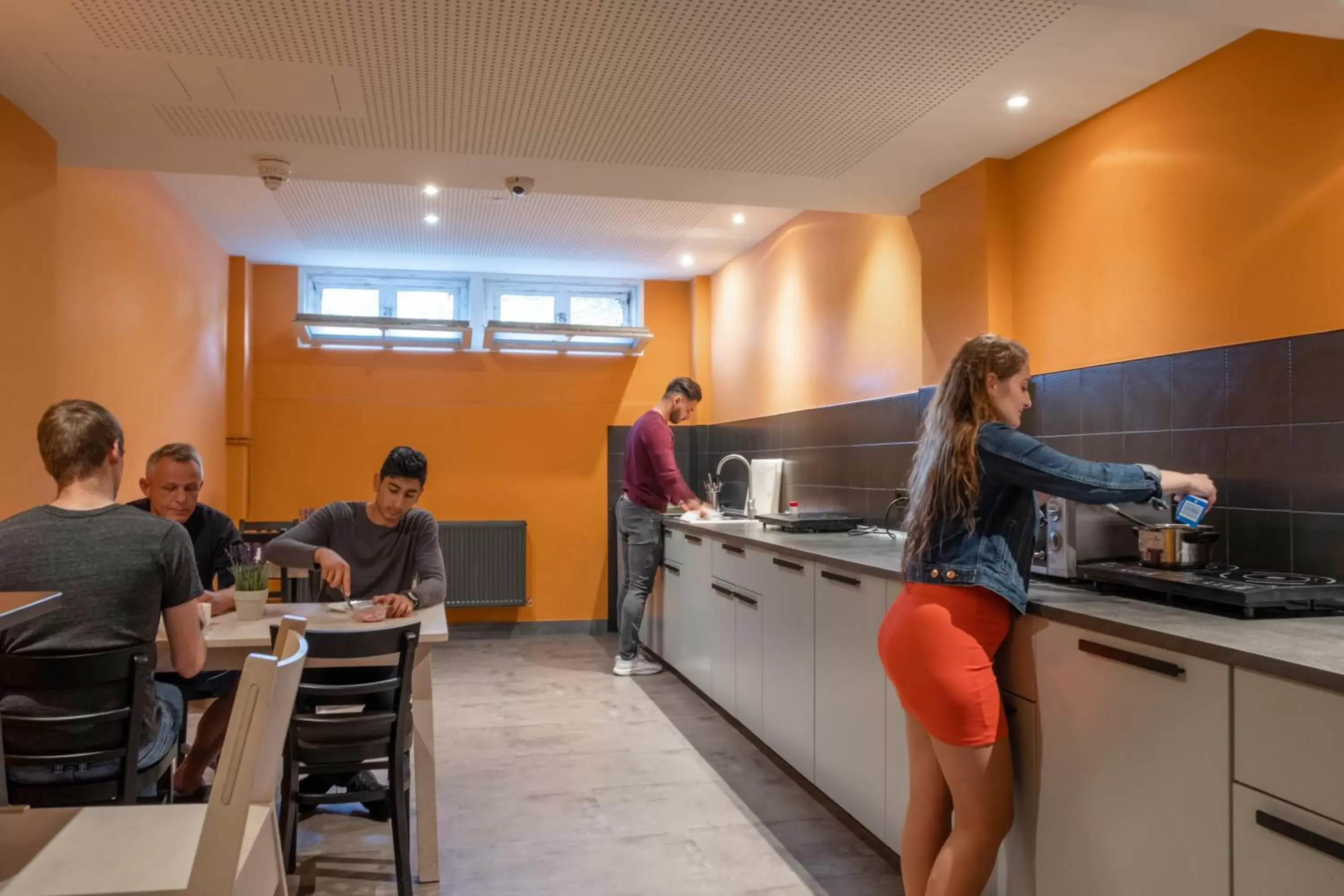 Communal kitchen in a&o Hamburg City