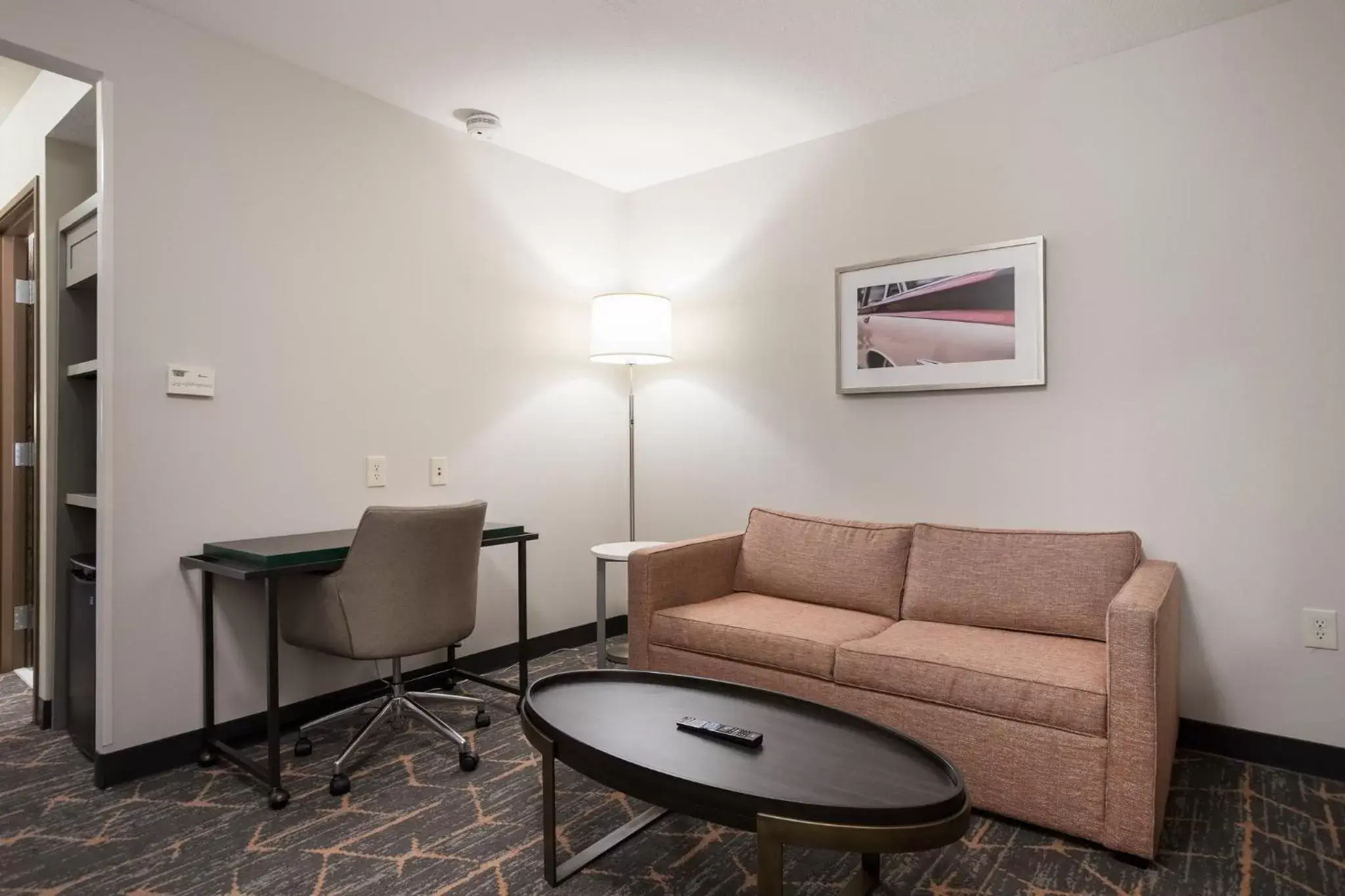 Photo of the whole room, Seating Area in Holiday Inn Jackson NW - Airport Road, an IHG Hotel