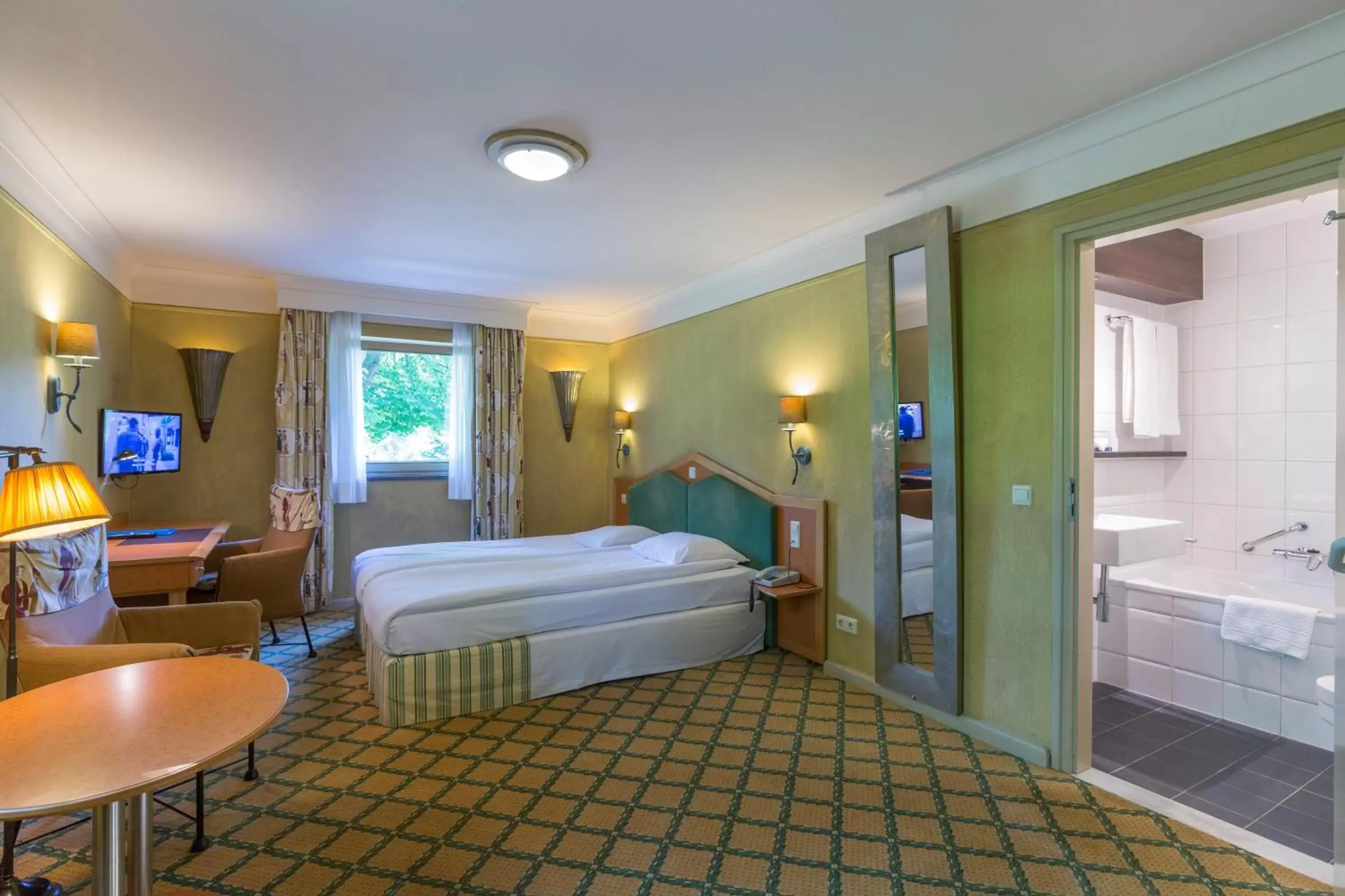 Photo of the whole room, Bed in Fletcher Hotel-Restaurant Kasteel Erenstein Photo of the whole room, Bed in Fletcher Hotel-Restaurant Kasteel Erenstein