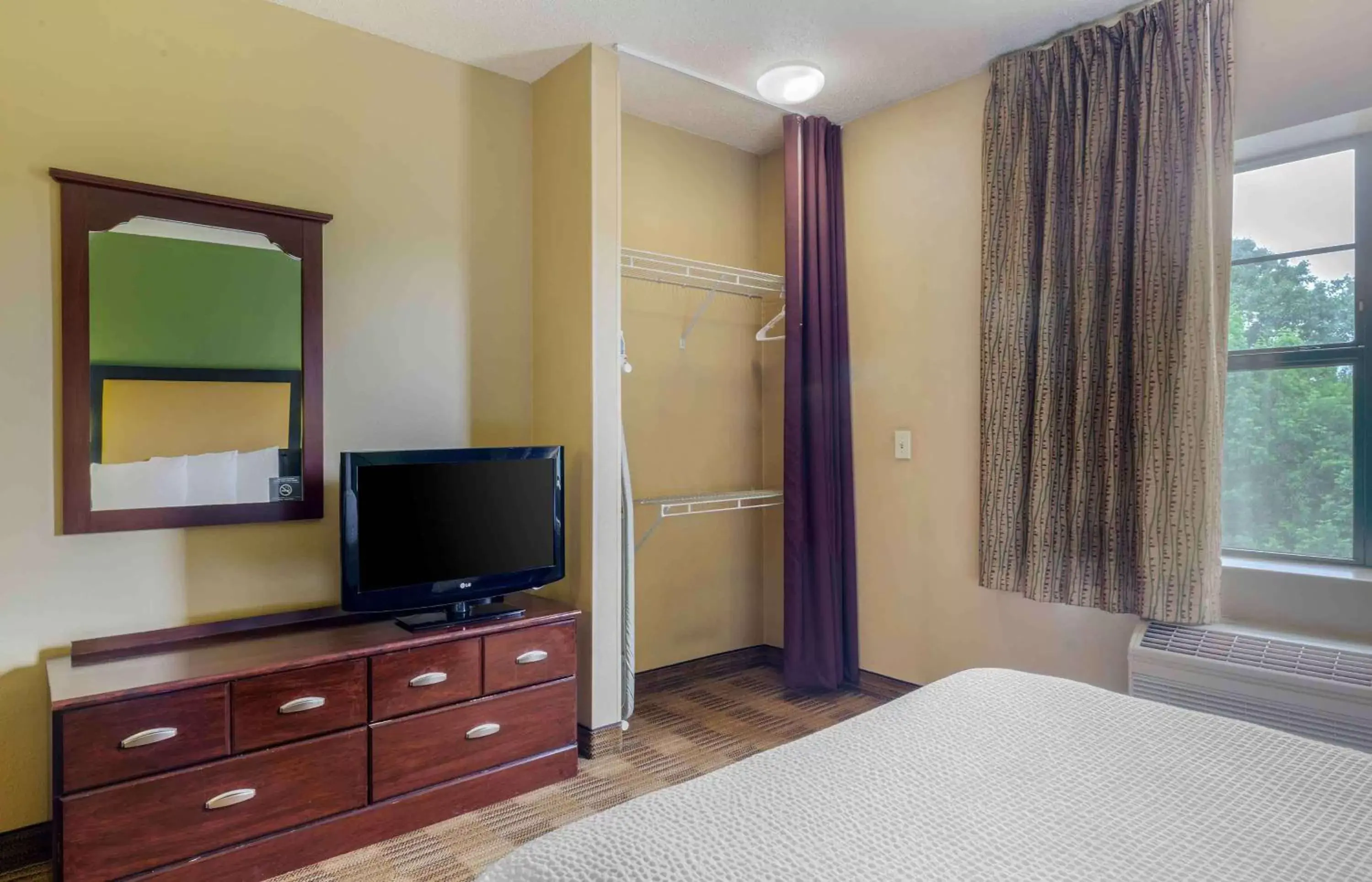 Bedroom, TV/Entertainment Center in Extended Stay America - Providence - West Warwick