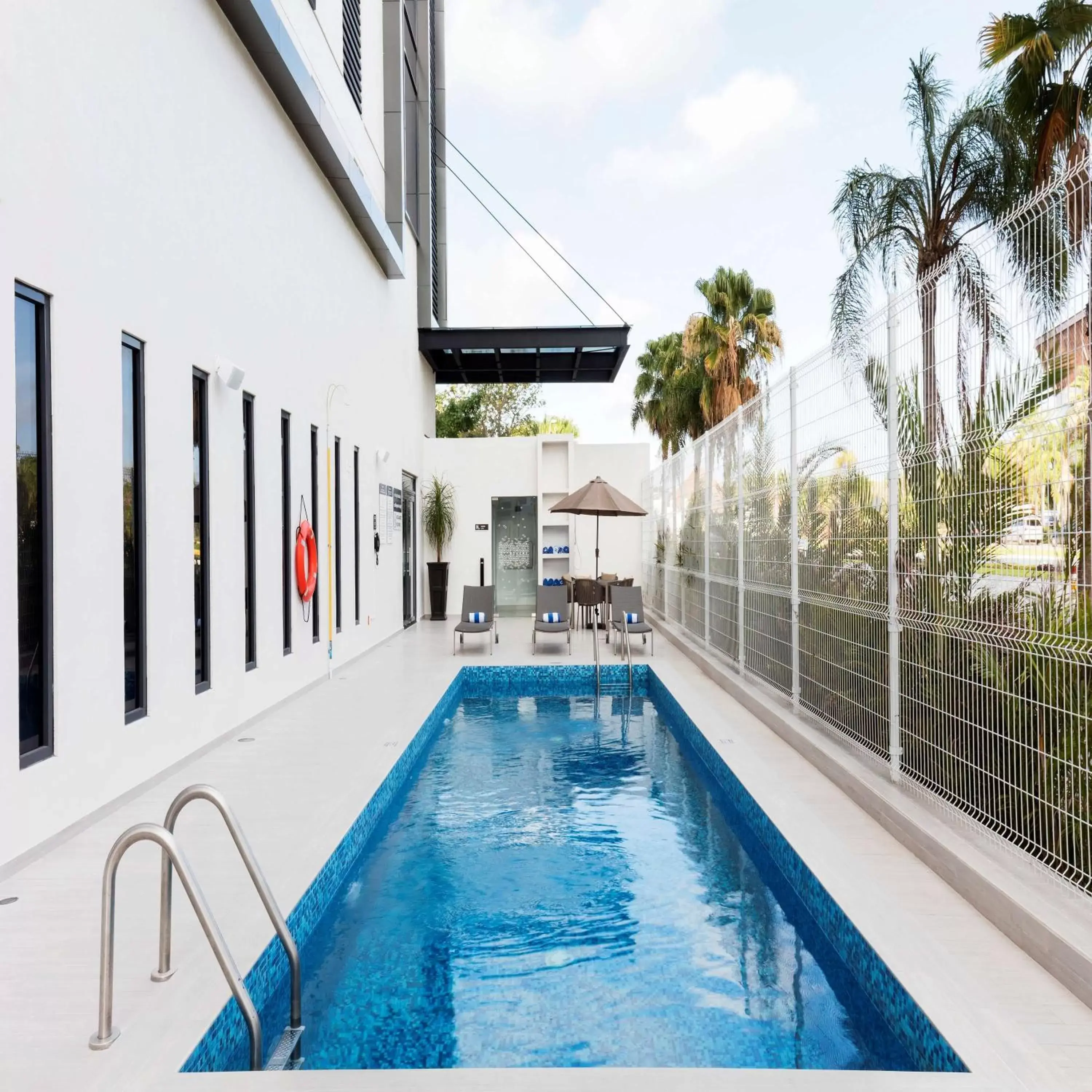 Pool view, Swimming Pool in Hampton Inn By Hilton Cancun Cumbres